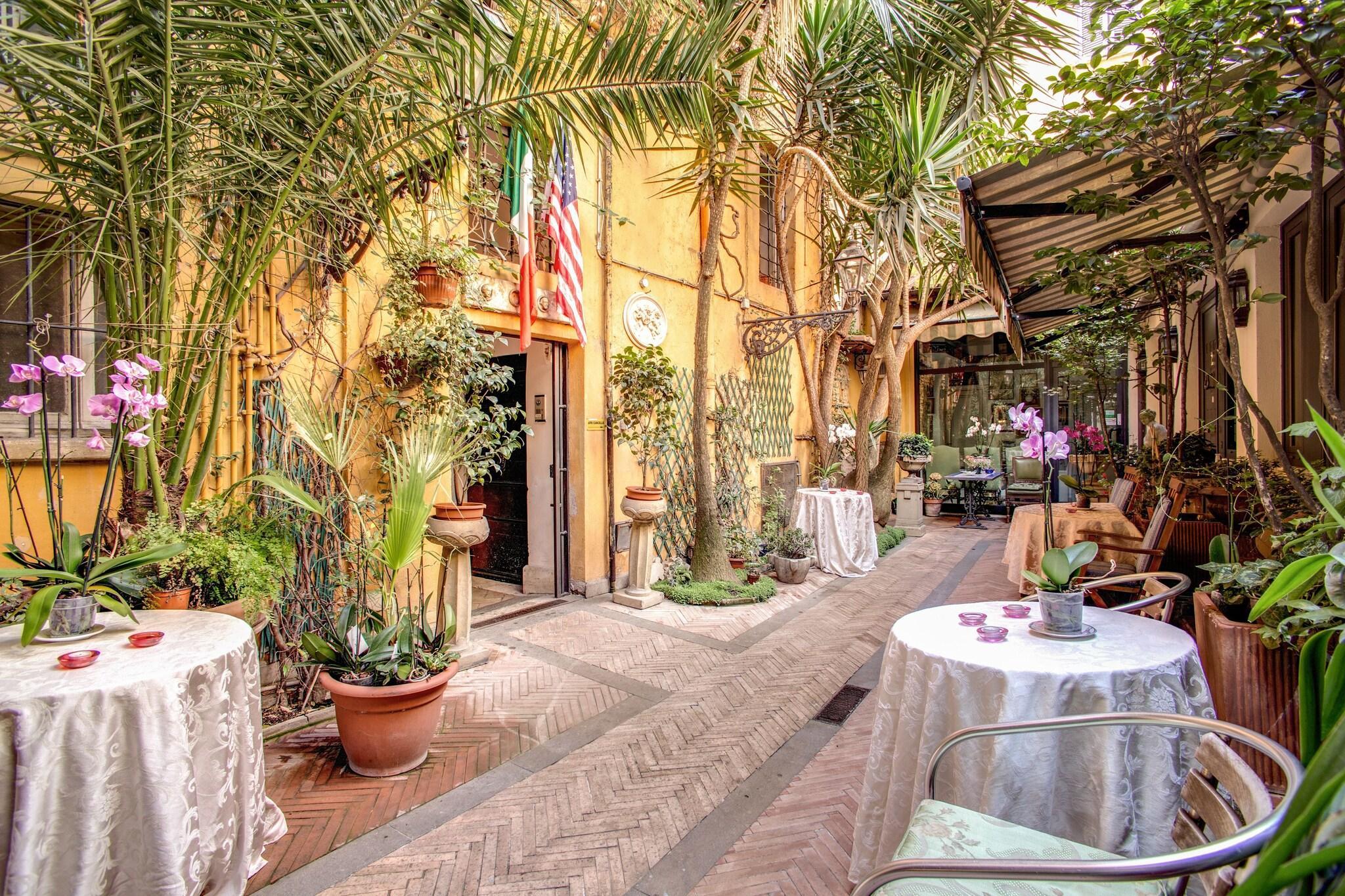 Vista Exterior Navona Gallery Garden Suites