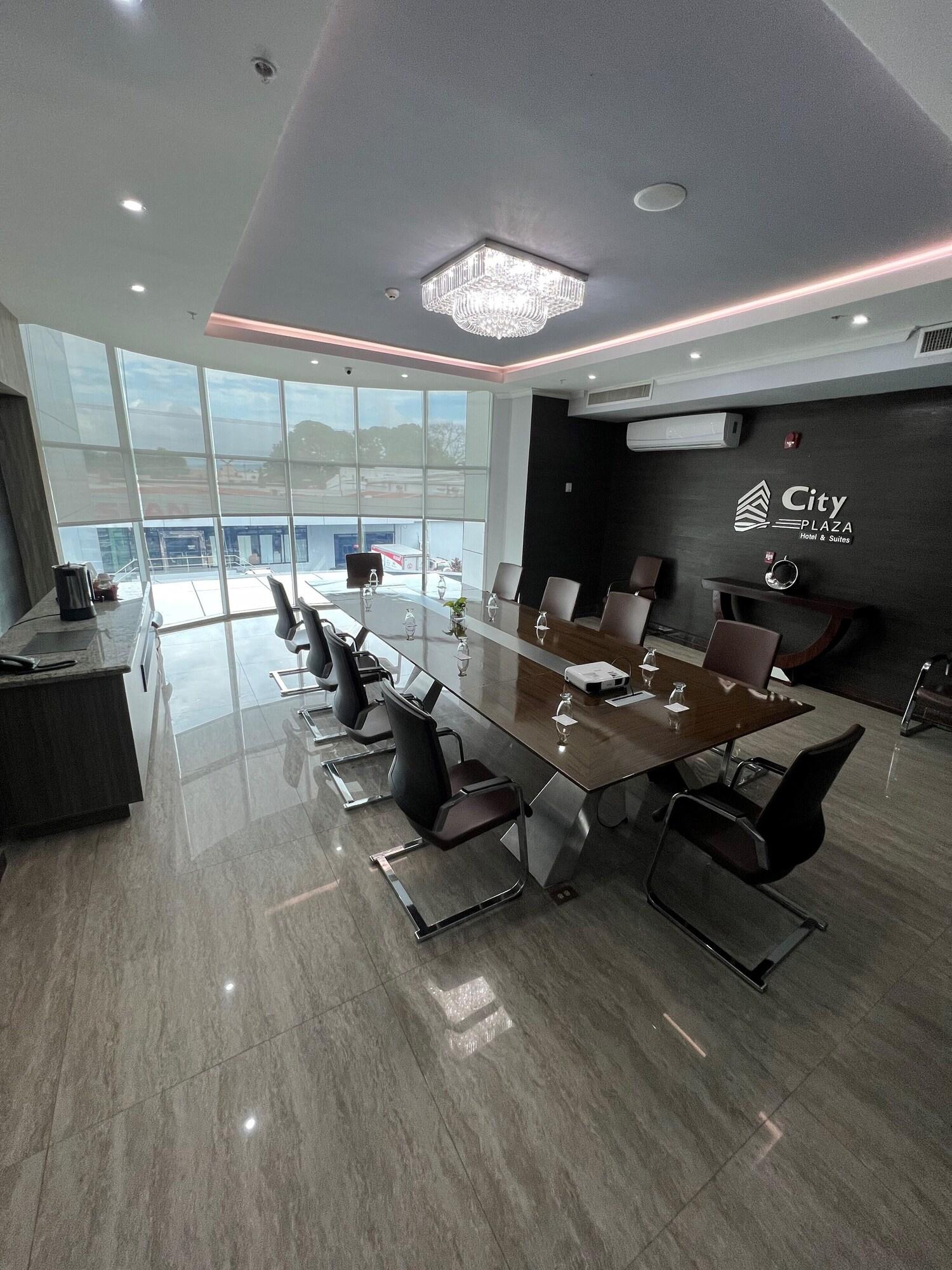 Sala de Reuniones Hotel City Plaza & Suites