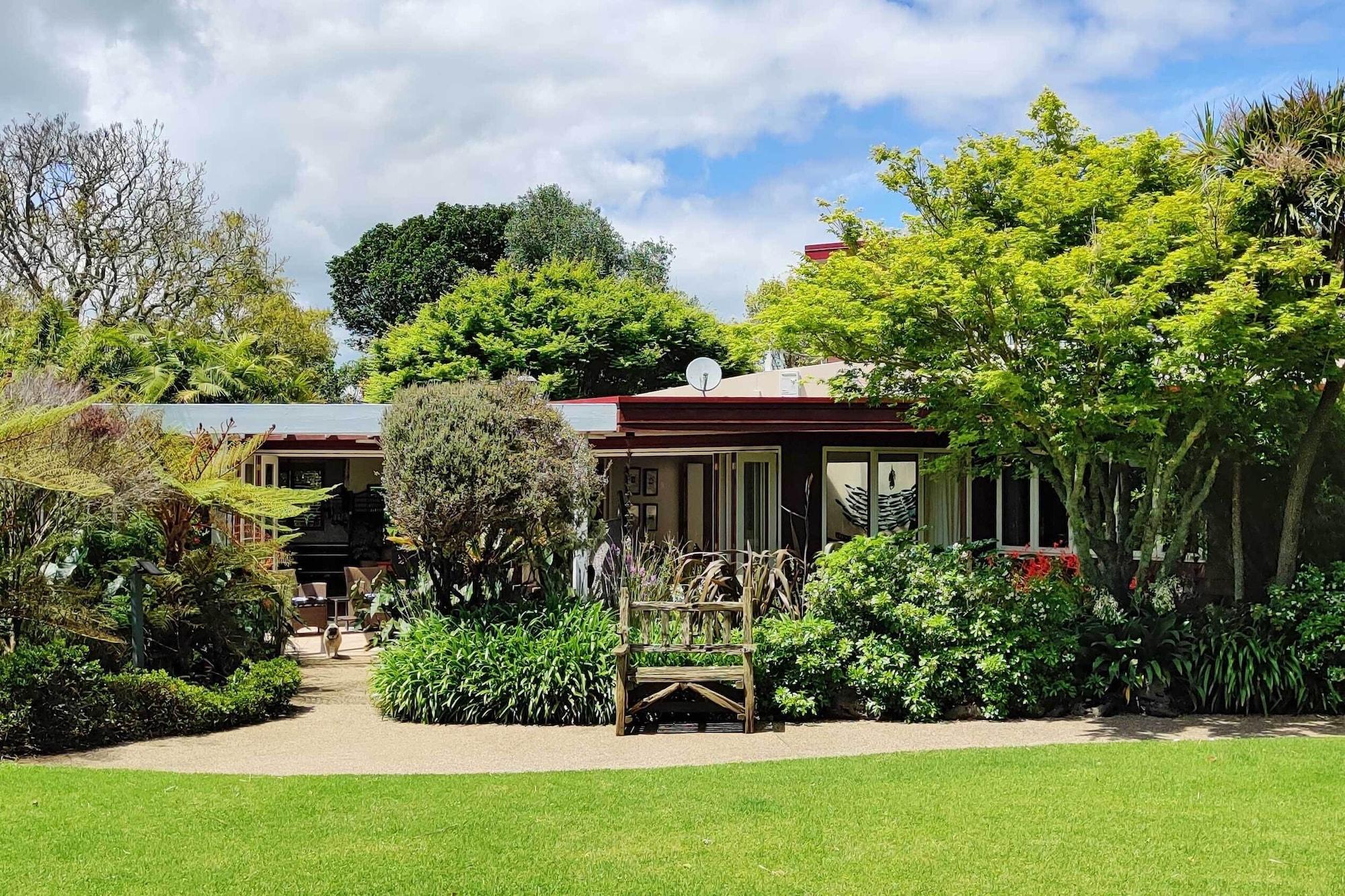 Vista Exterior Moon Gate Villa