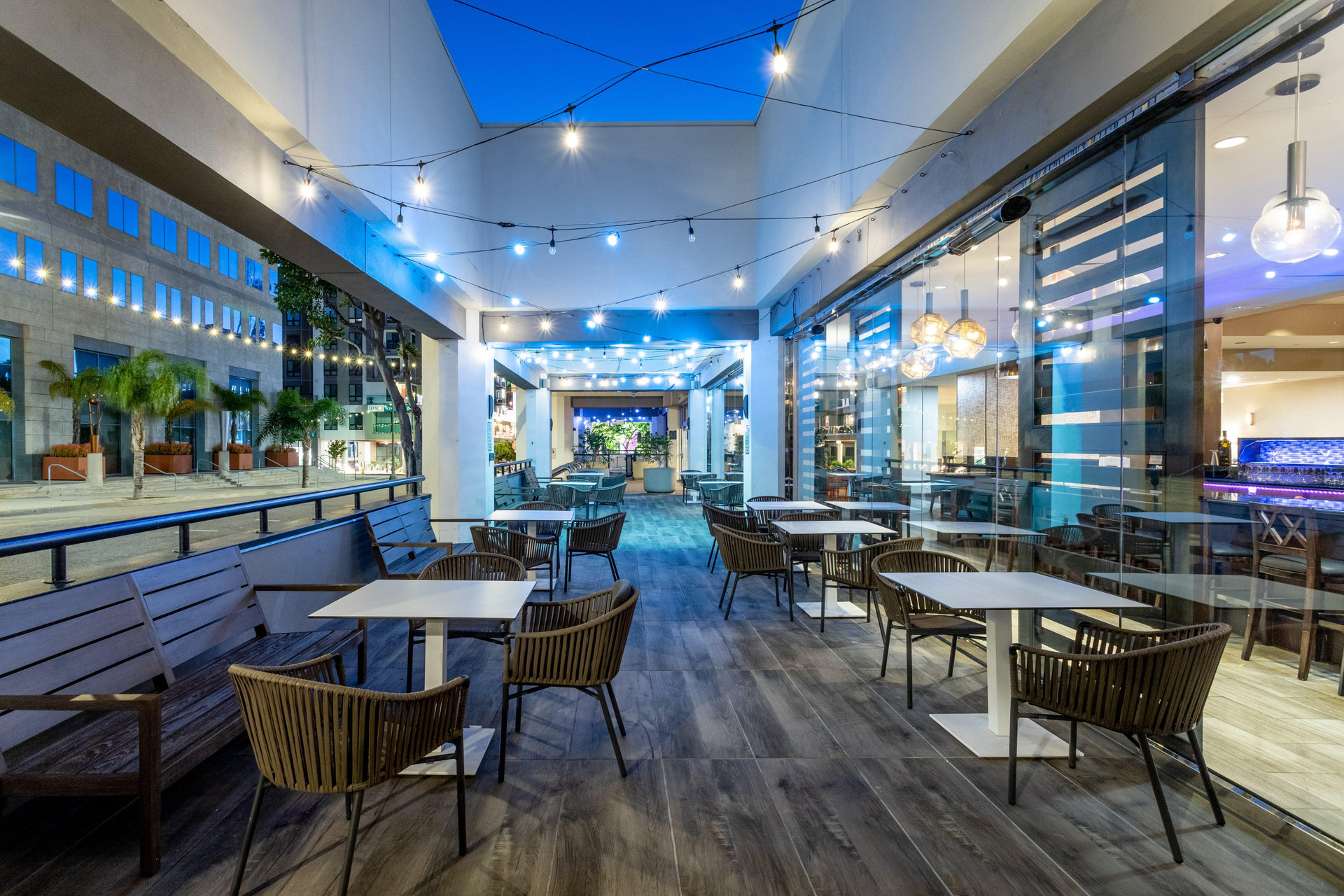 Bar/Salón Crowne Plaza Los Angeles Harbor Hotel by IHG