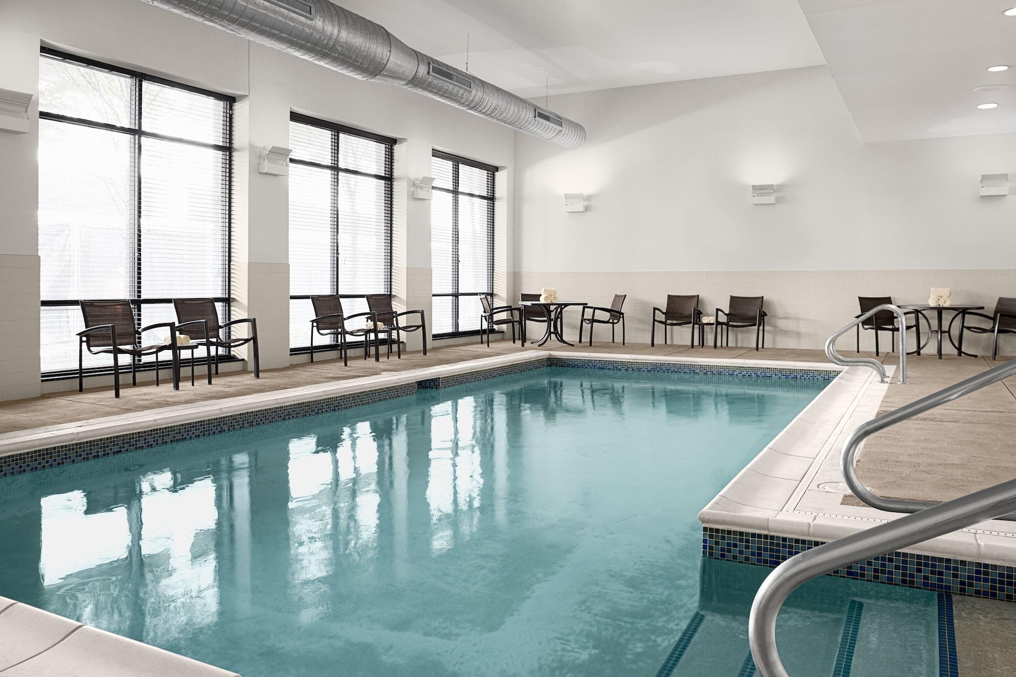 Vista Piscina Hyatt Place Pittsburgh-North Shore