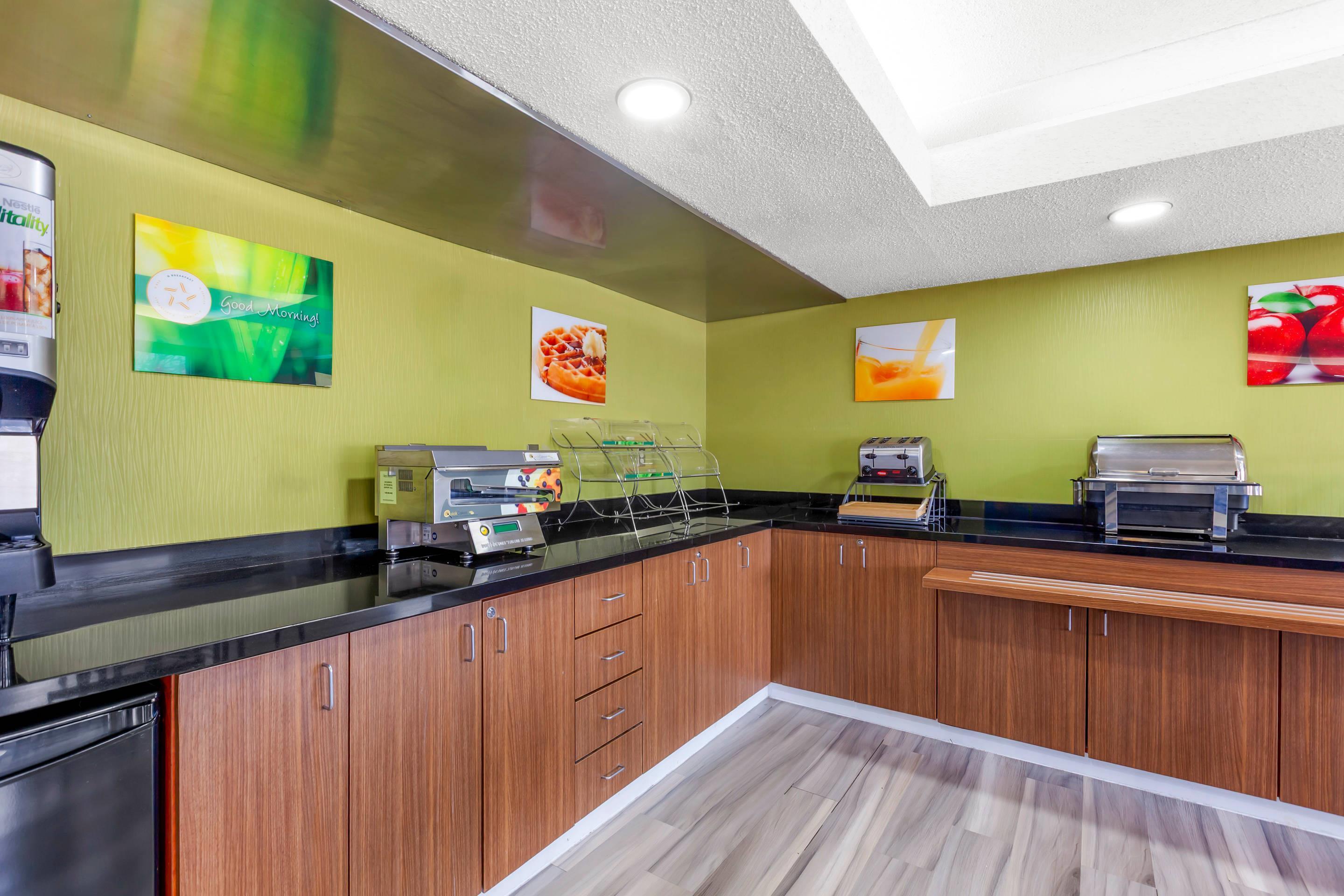 Restaurant Quality Suites Whitby