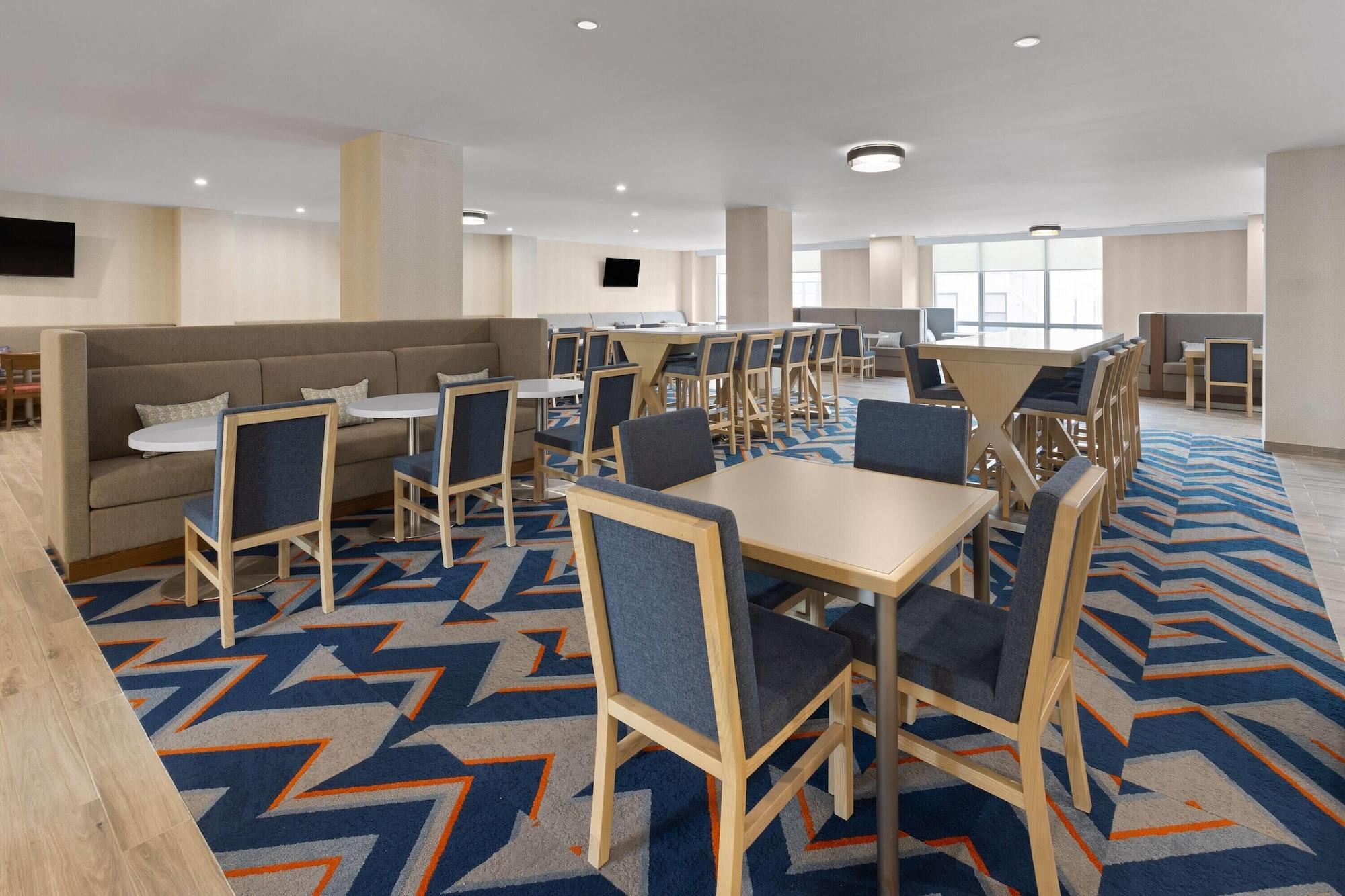 Restaurant La Quinta Inn & Suites By Wyndham Queens NYC/JFK AirTrain