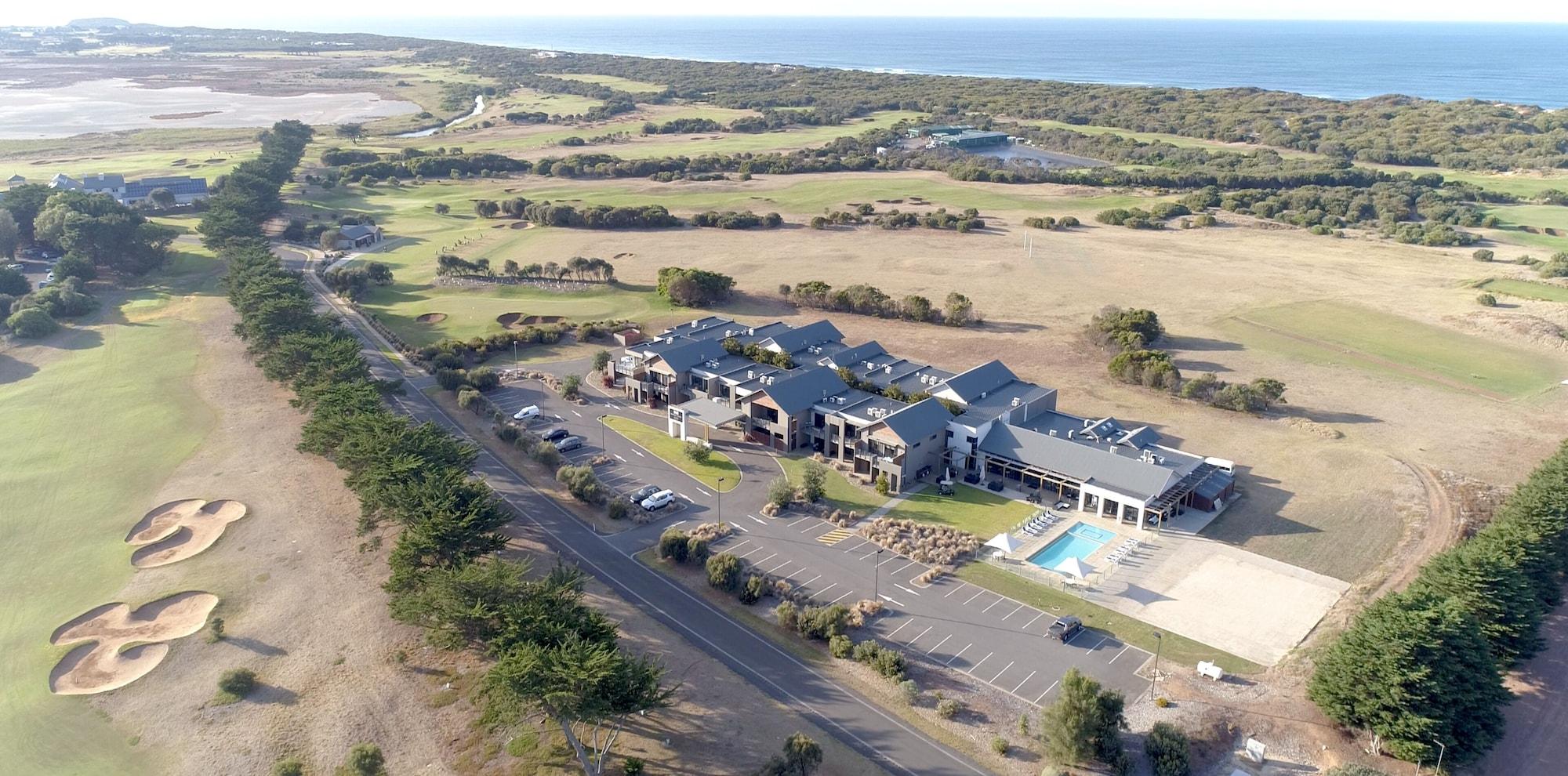 Vista Exterior Barwon Heads Resort at 13th Beach