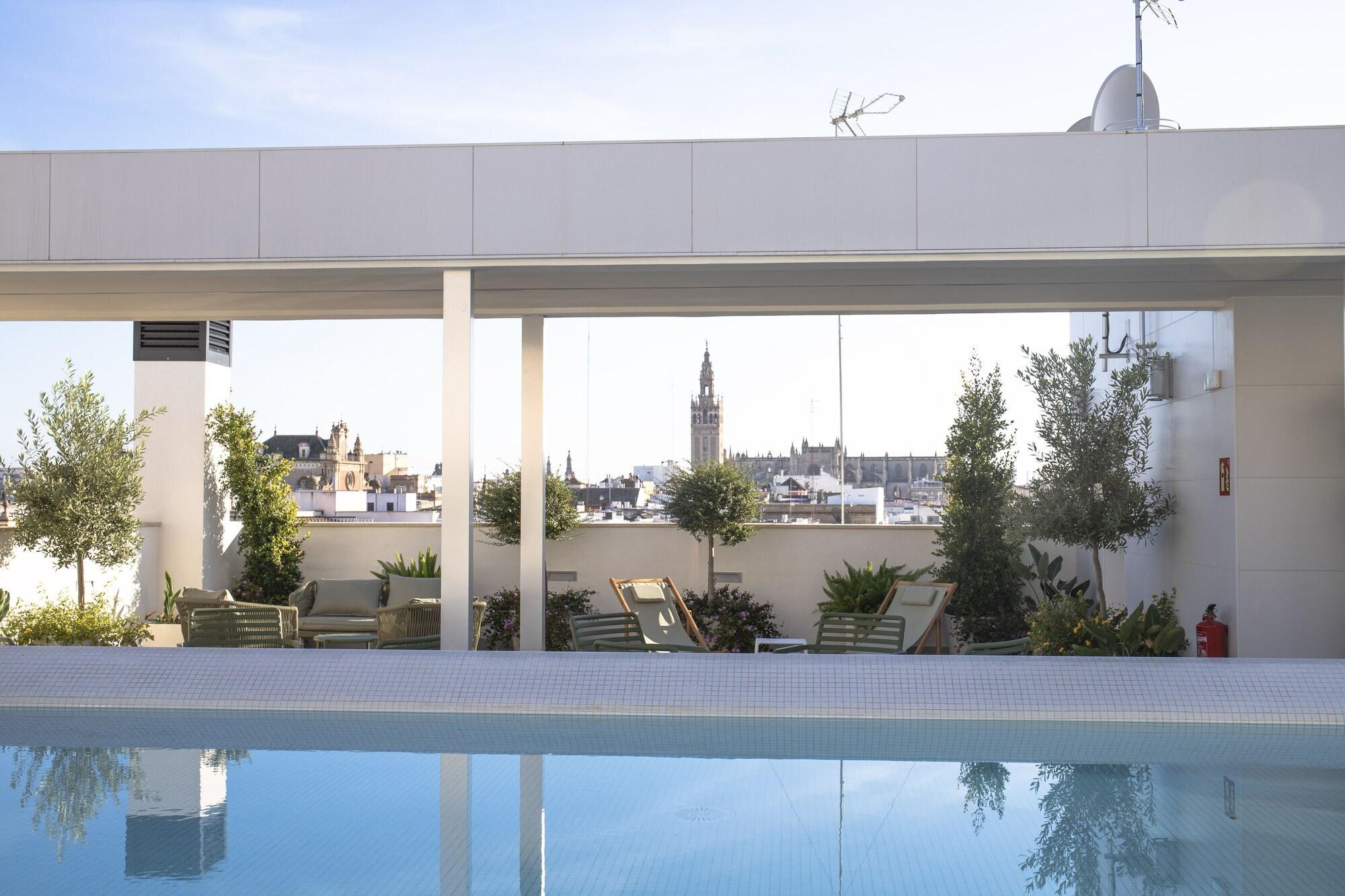 Vista Exterior nQn Aparts & Suites Sevilla