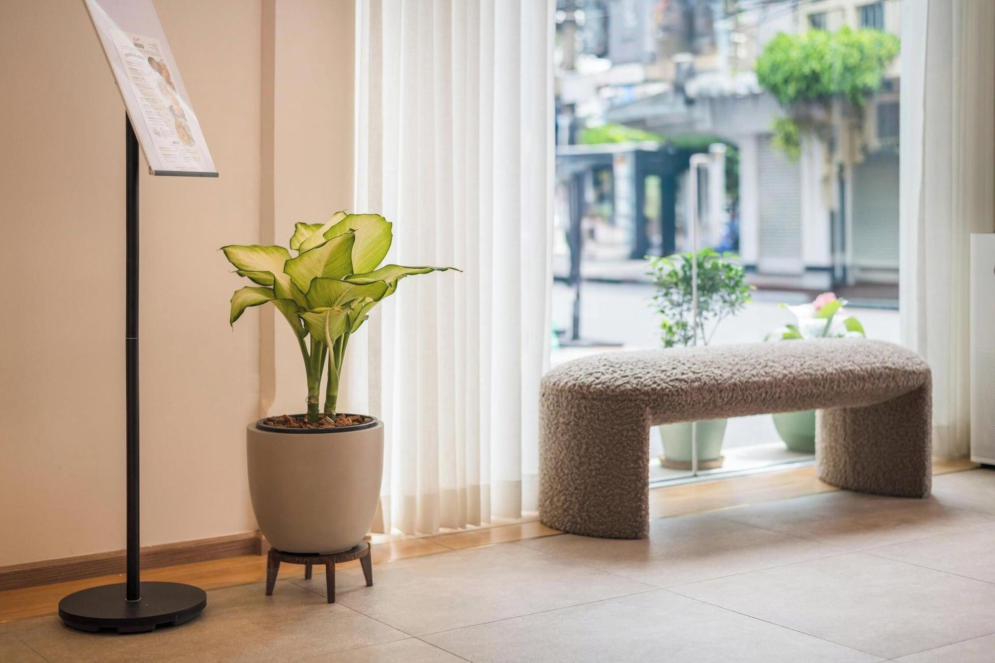 Vista Lobby Upstairs at Ton Ton