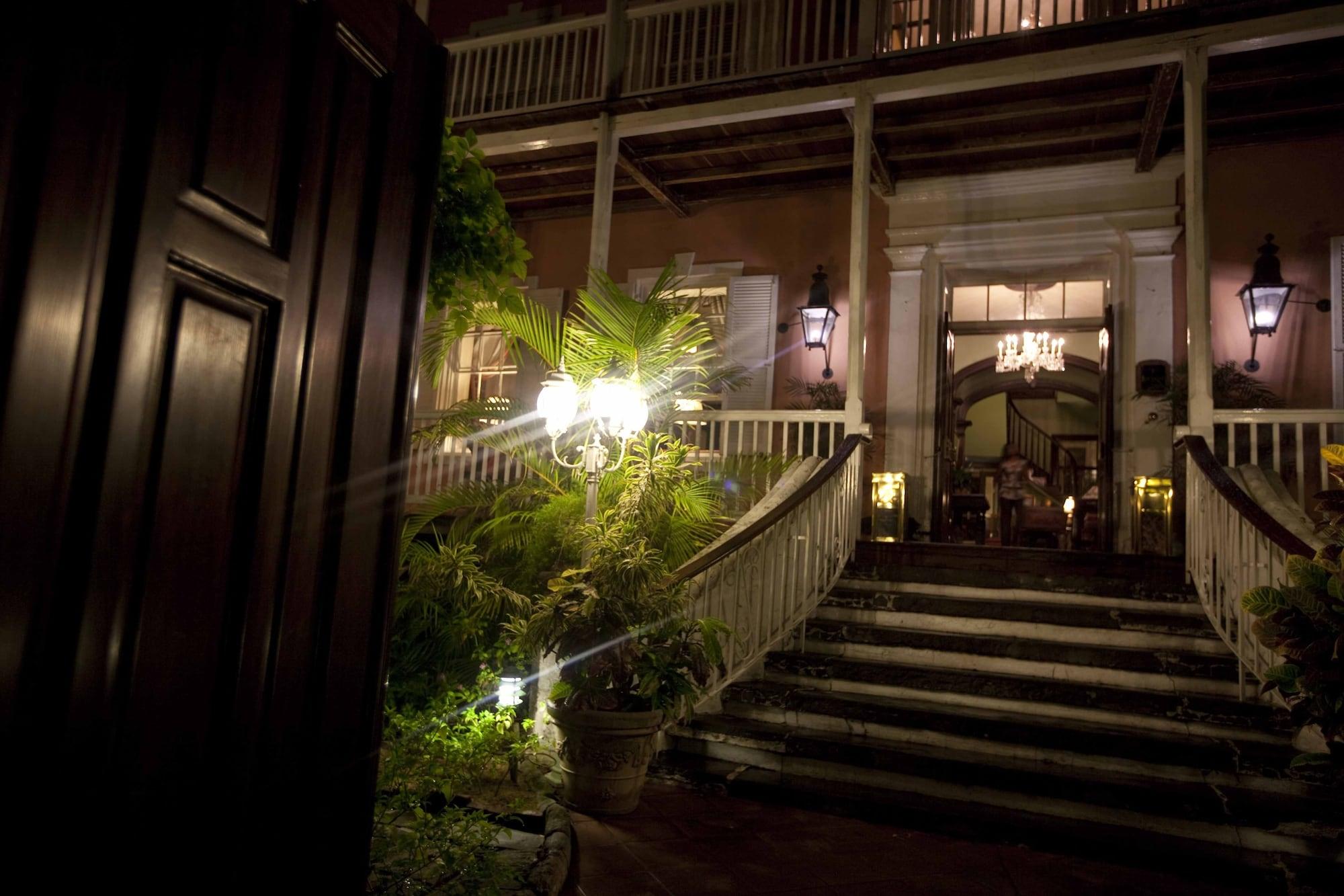 Vista Exterior Graycliff Hotel And Restaurant