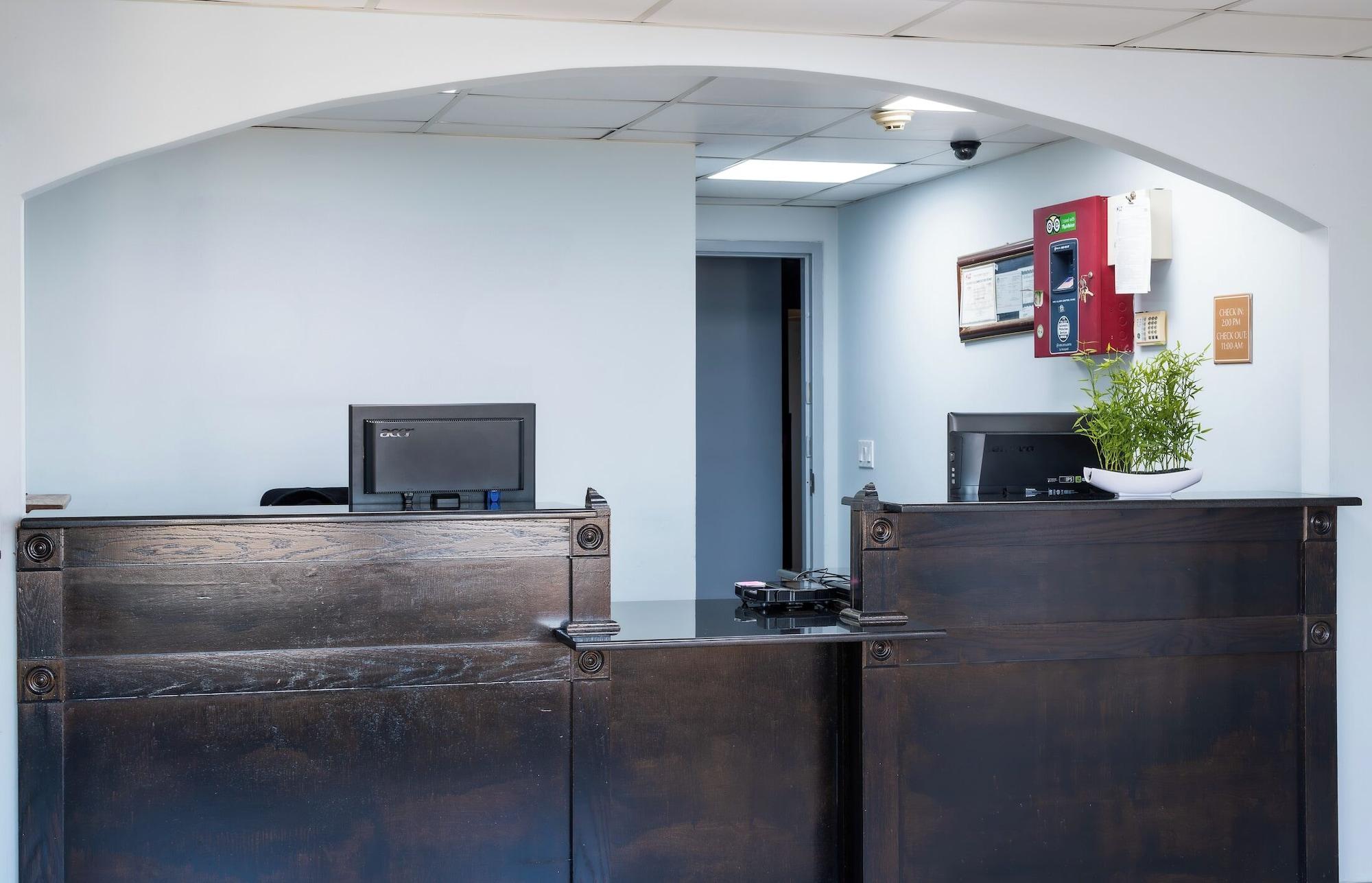 Varios Country Hearth Inn & Suites