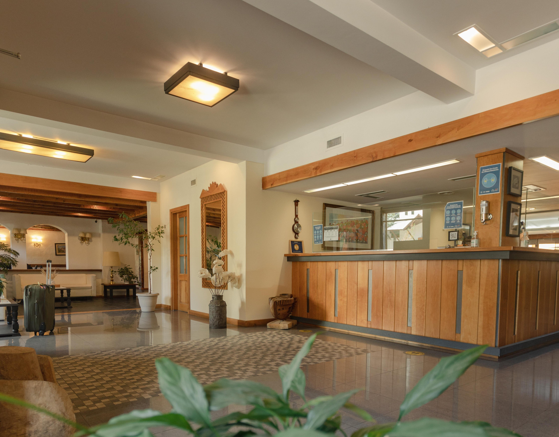 Vista Interior Hotel y Cabañas Le Village