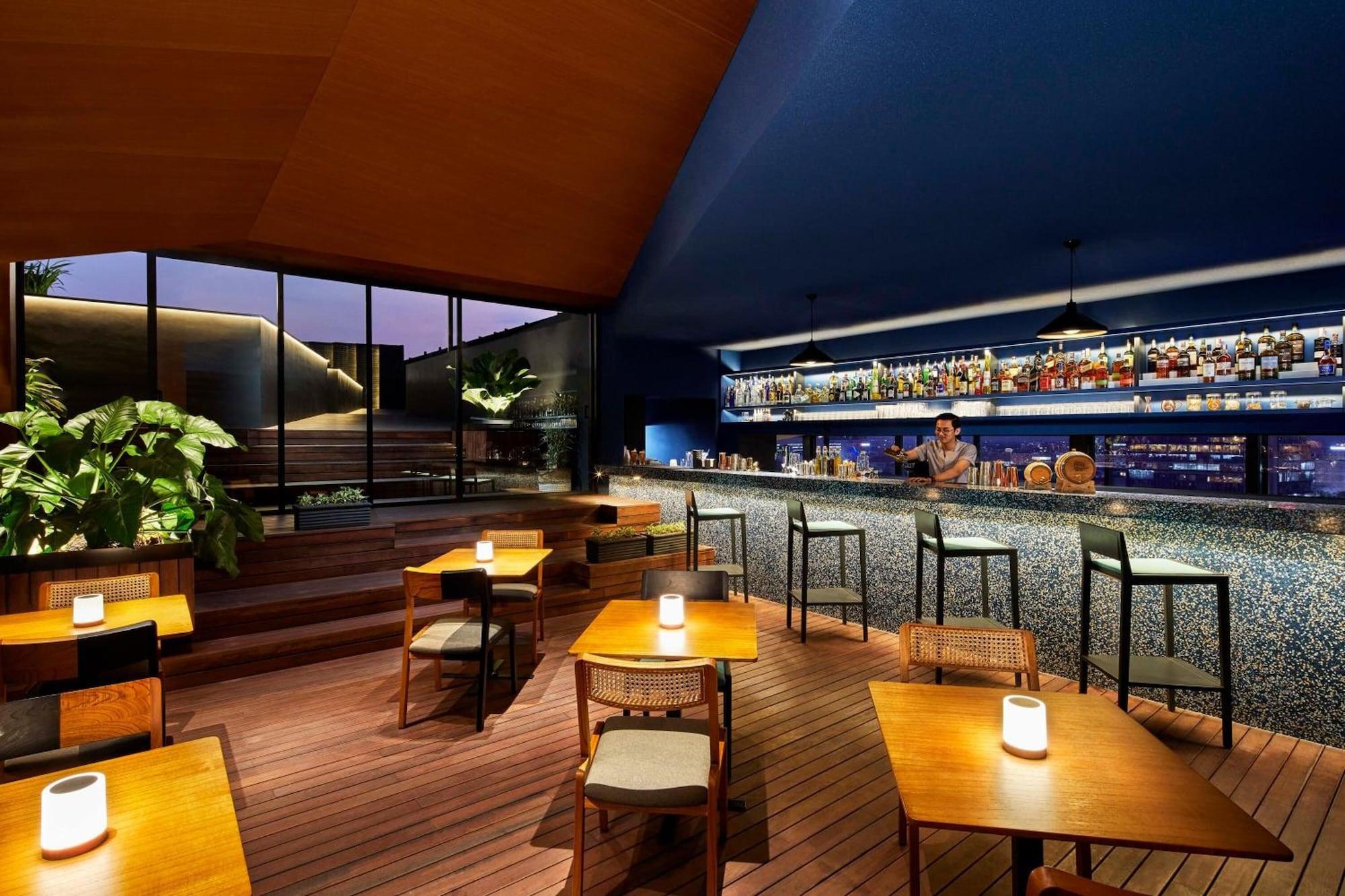 Bar/Salón ARTOTEL Gajahmada Semarang