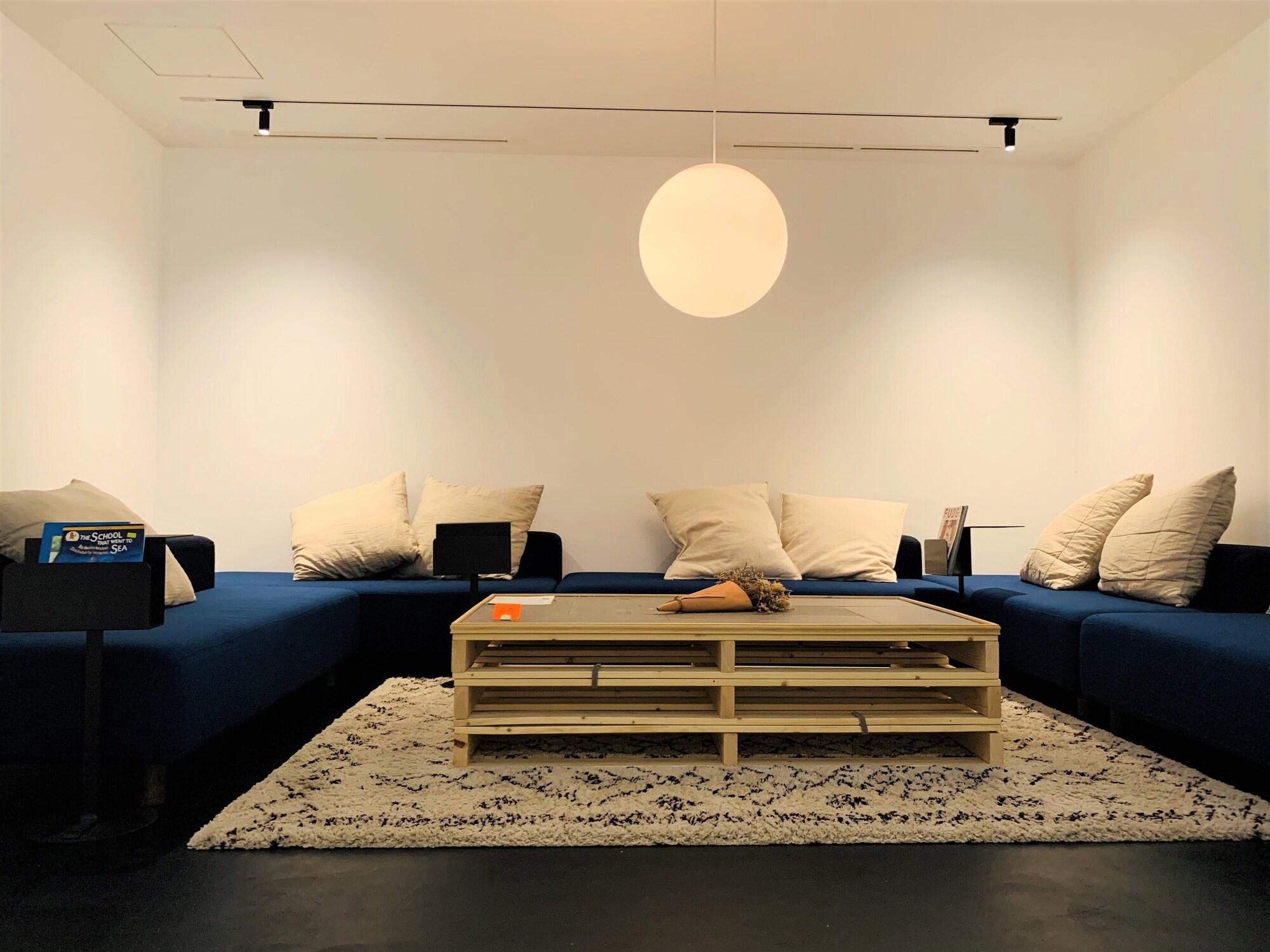 Comodidades del Alojamiento Cafe Minimal Hotel Our Our - Hostel