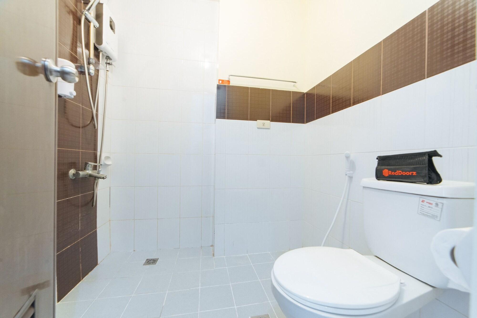 Equipamiento de Habitación RedDoorz Plus near CK Square Cainta