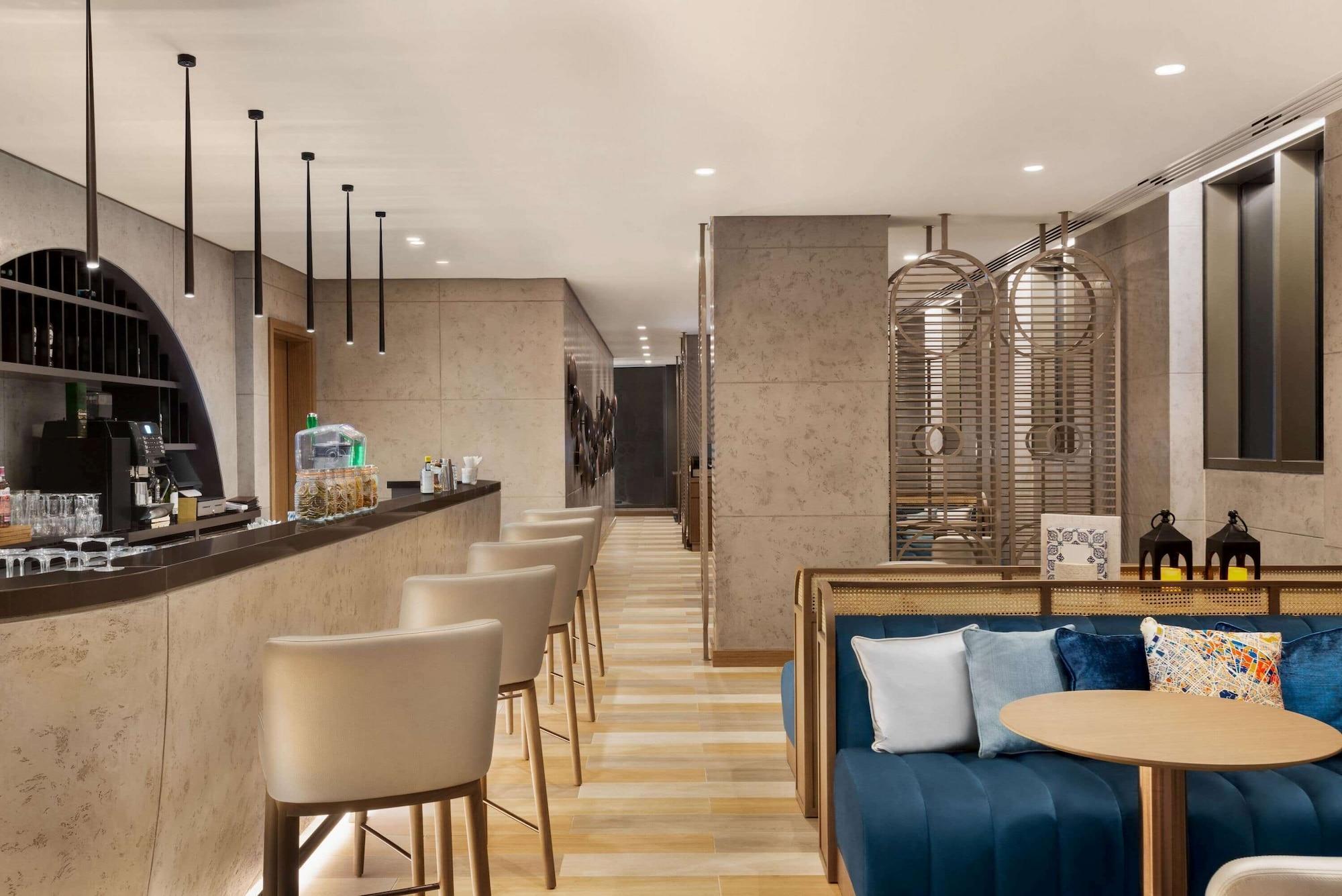 Bar/lounge Days Hotel By Wyndham Dubai Deira