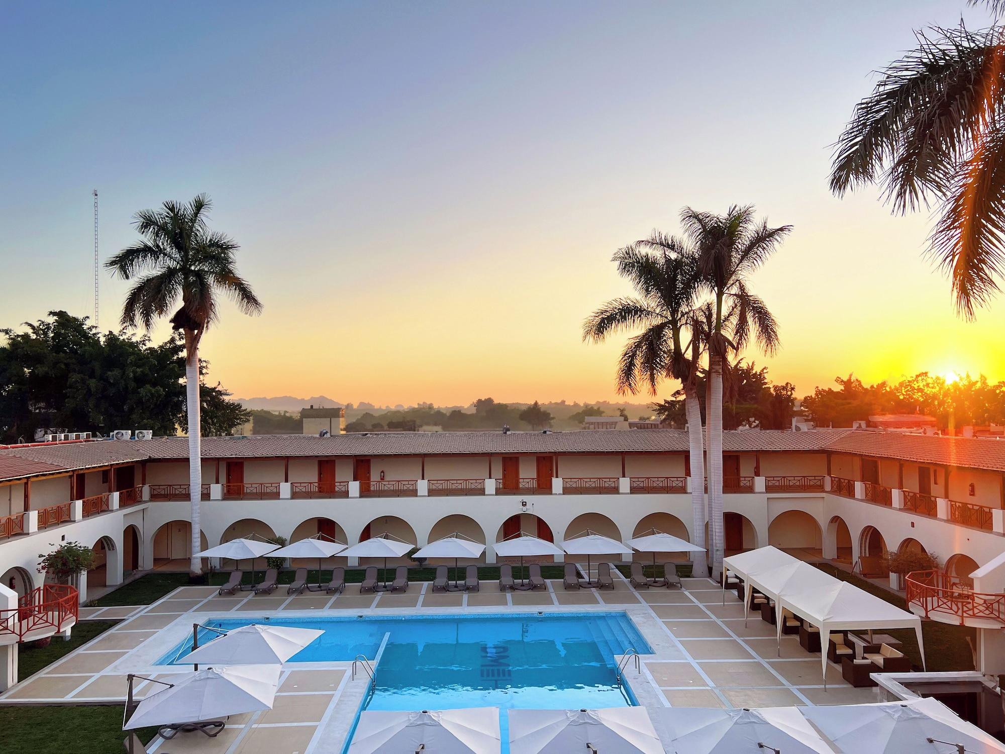 Vista Piscina DM Hoteles Nasca