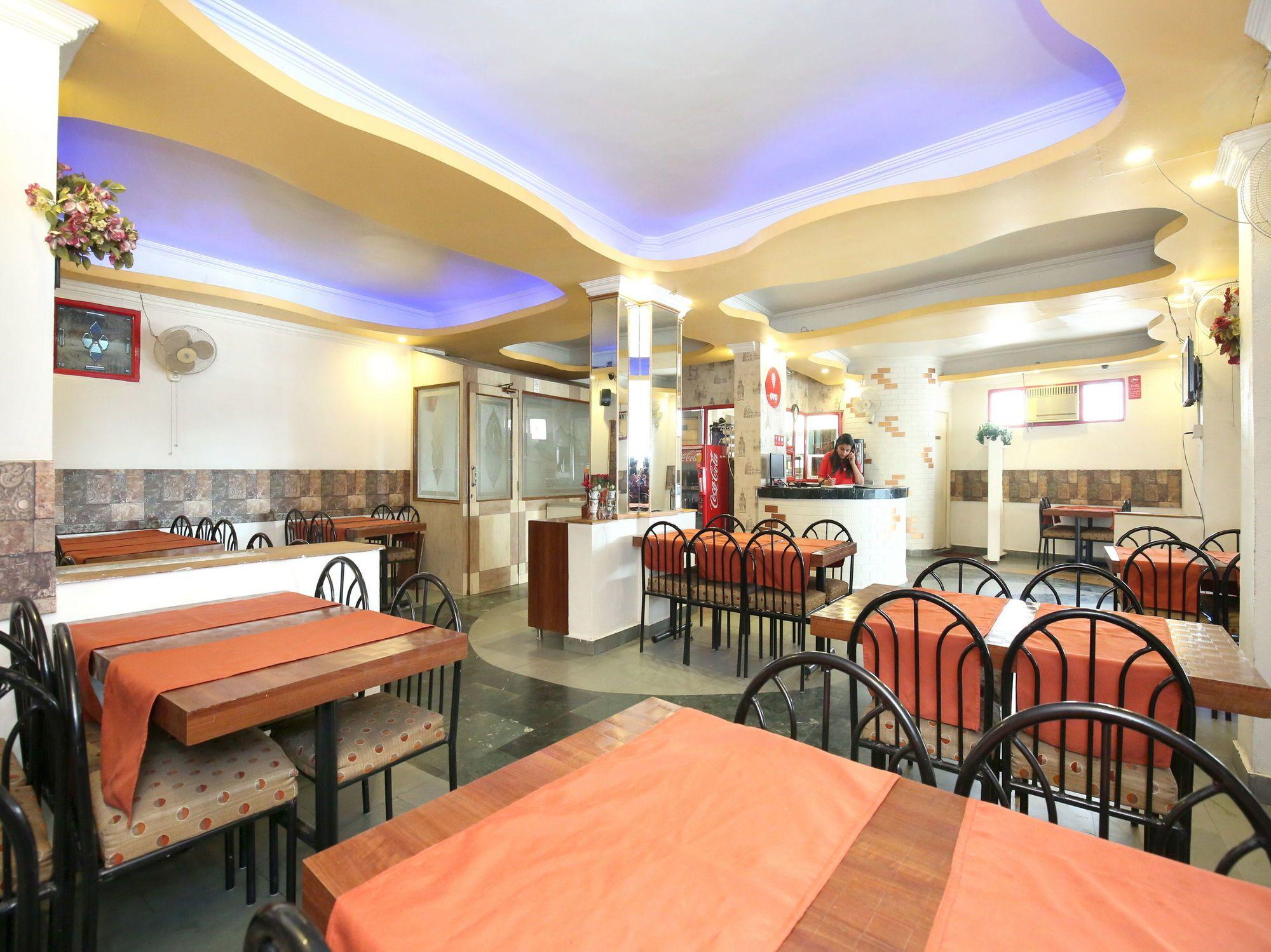 Restaurant OYO 2860 Hotel 24x7 Inn