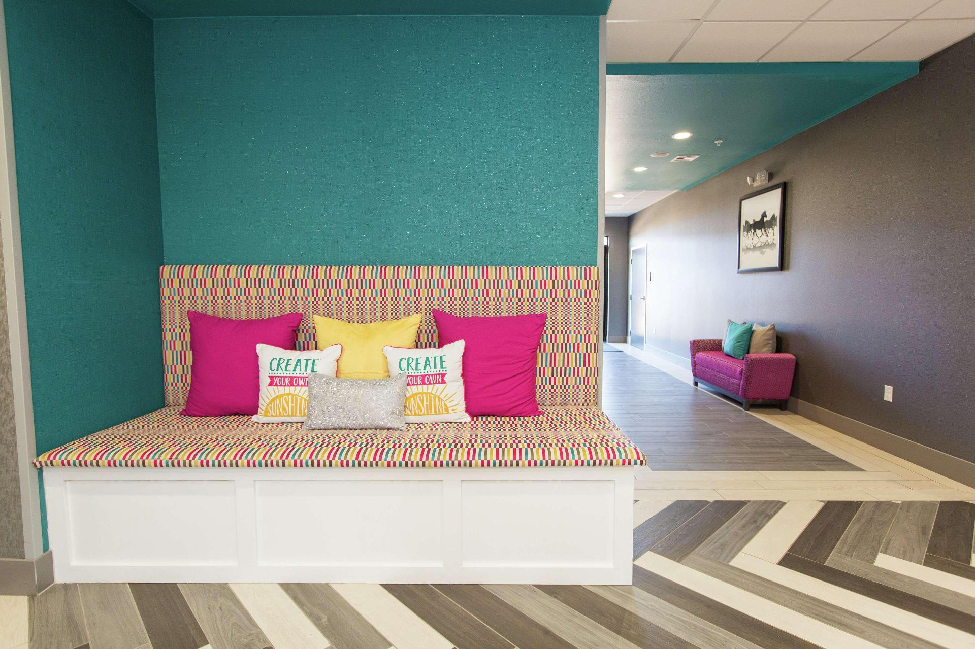 Vista Lobby Hampton Inn Mustang