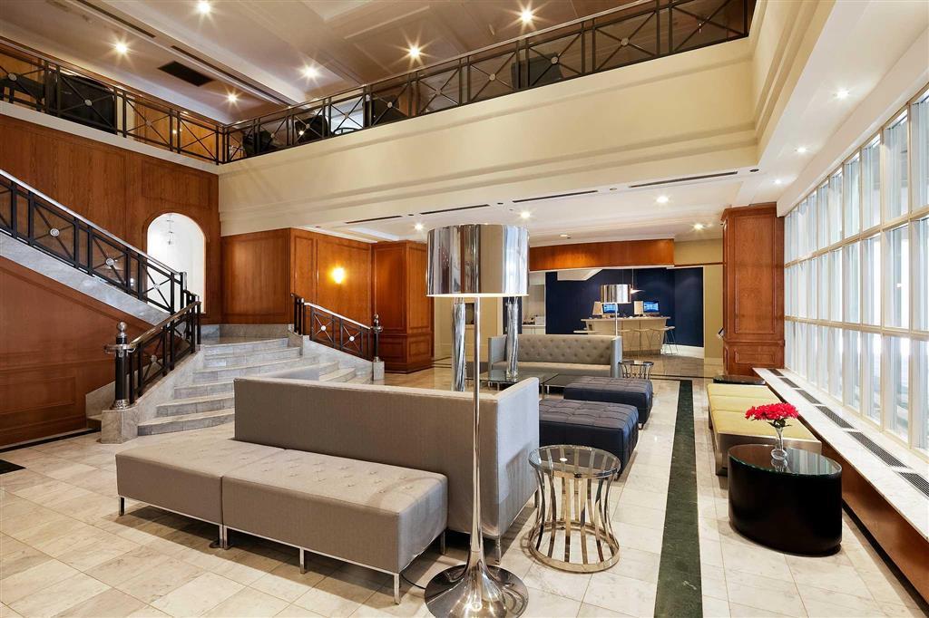 Vista Lobby Novotel Toronto Centre