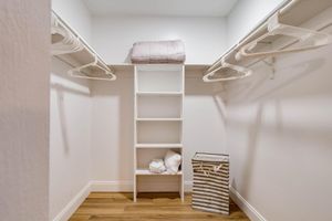 Alquiler Vacacional - Newly renovated 2 Bed, 2bath home with private fenced in backyard.