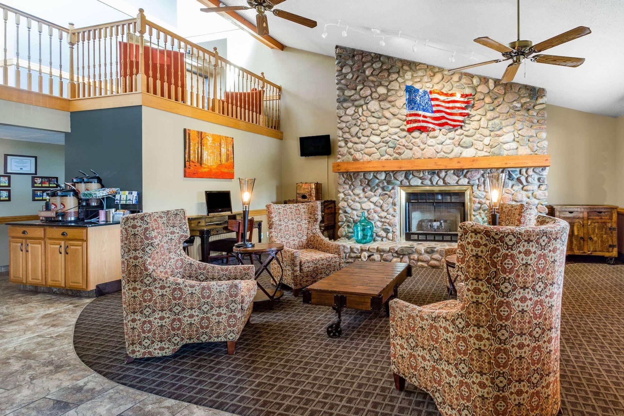 Vista Lobby AmericInn by Wyndham Virginia