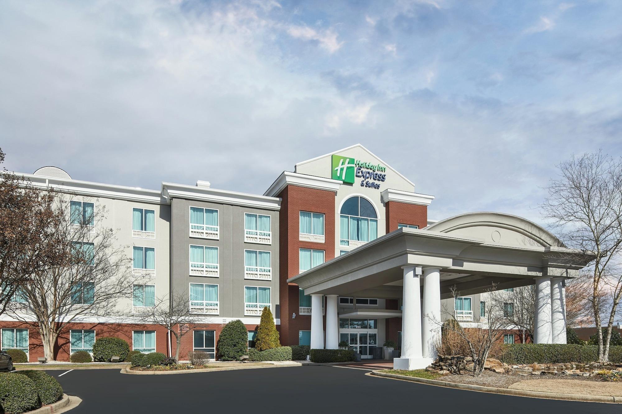 Vista Exterior Holiday Inn Express I-26 & Us 29 At Westgate Mall by IHG