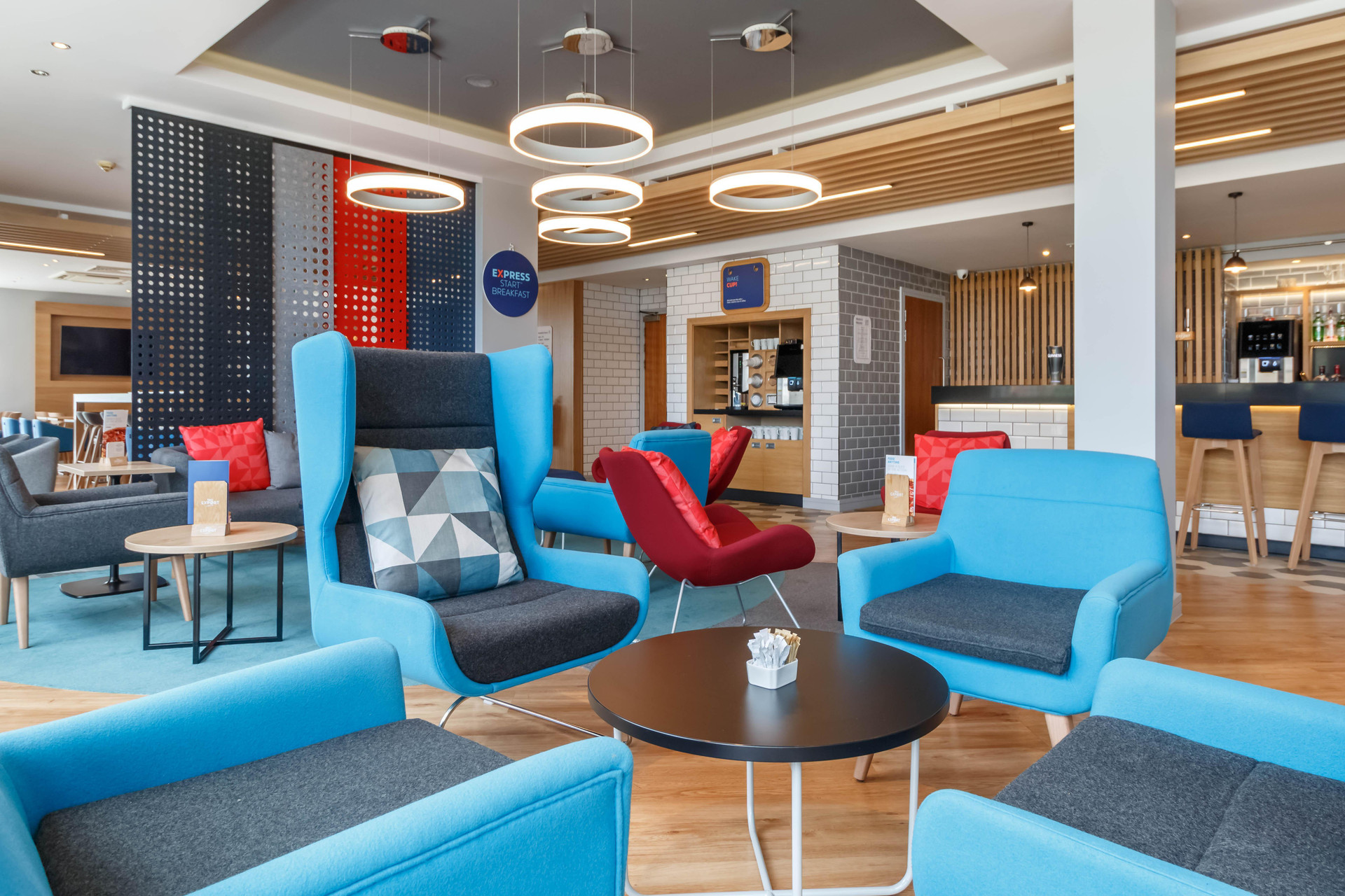 Restaurant Holiday Inn Express Walsall M6J10 by IHG