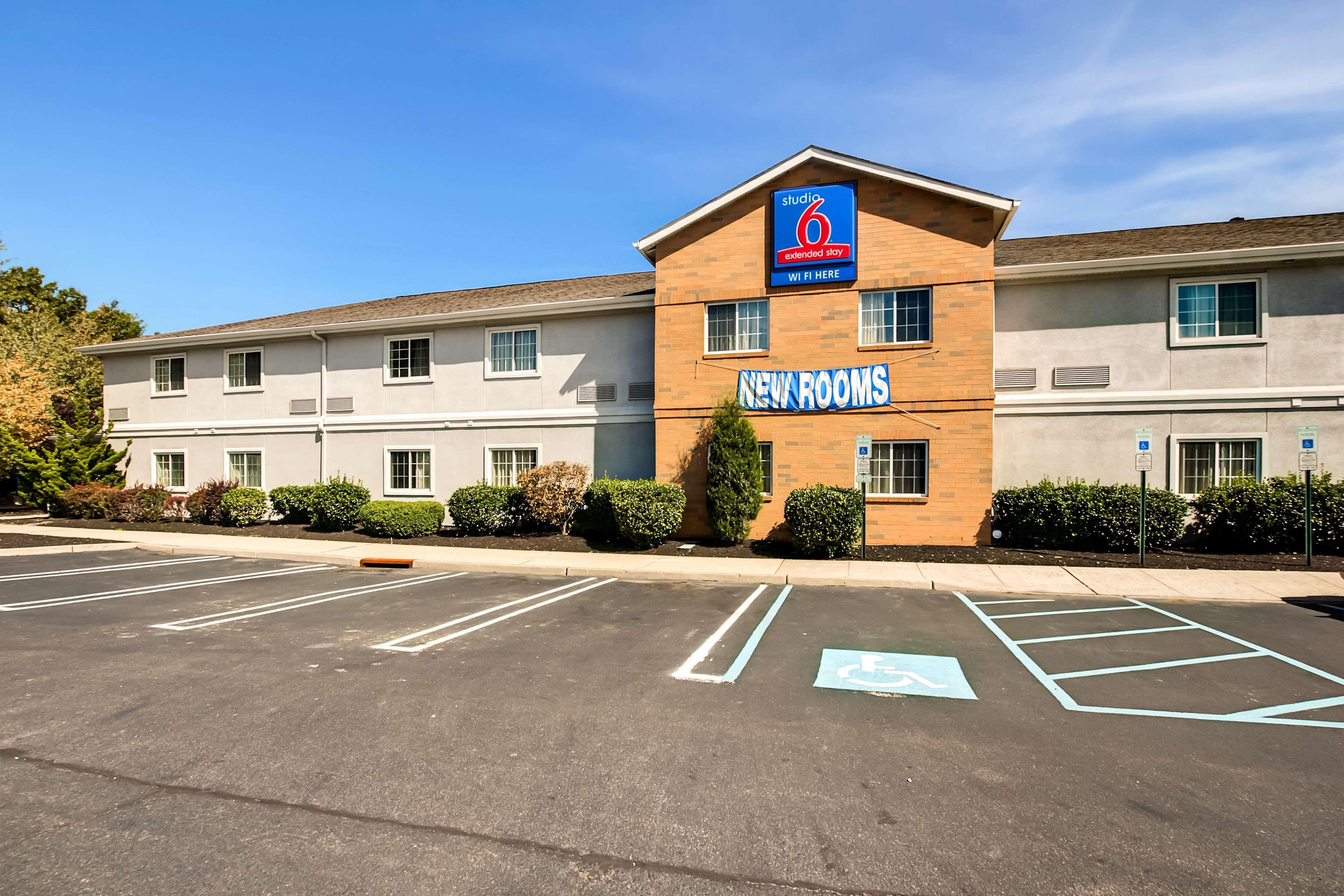 Vista Exterior Studio 6 East Brunswick, NJ - NYC Area