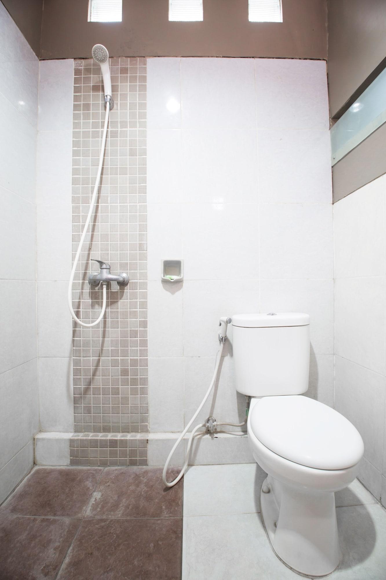 Equipamiento de Habitación Adikara Renon