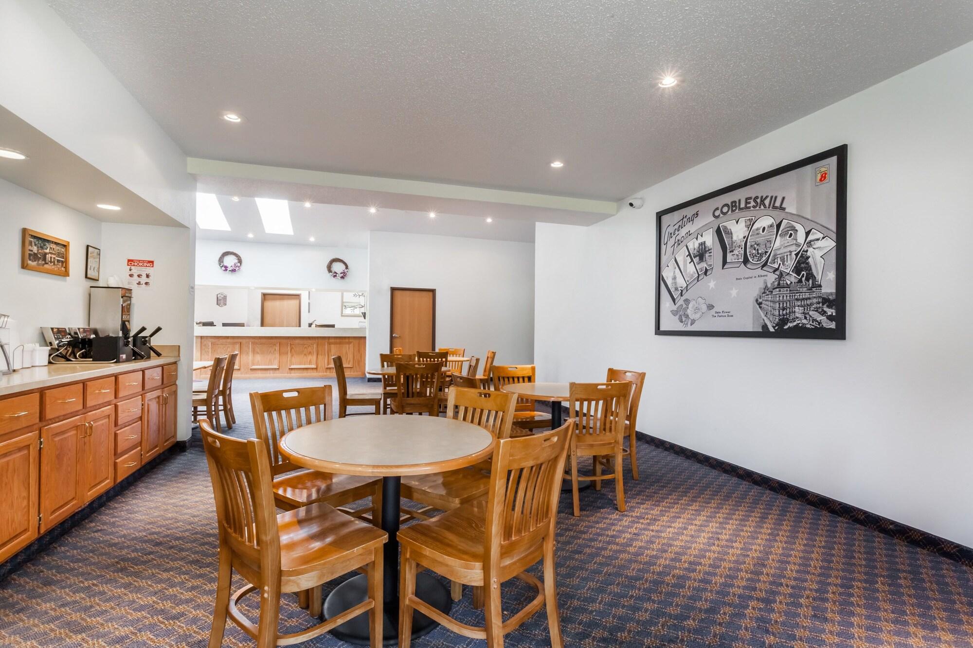 Restaurant Super 8 by Wyndham Cobleskill NY