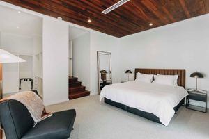 Alquiler Vacacional - The Homestead: five master suites with ensuites, where luxury meets nature.