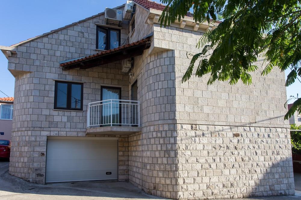 Vista Exterior Guest House J&J