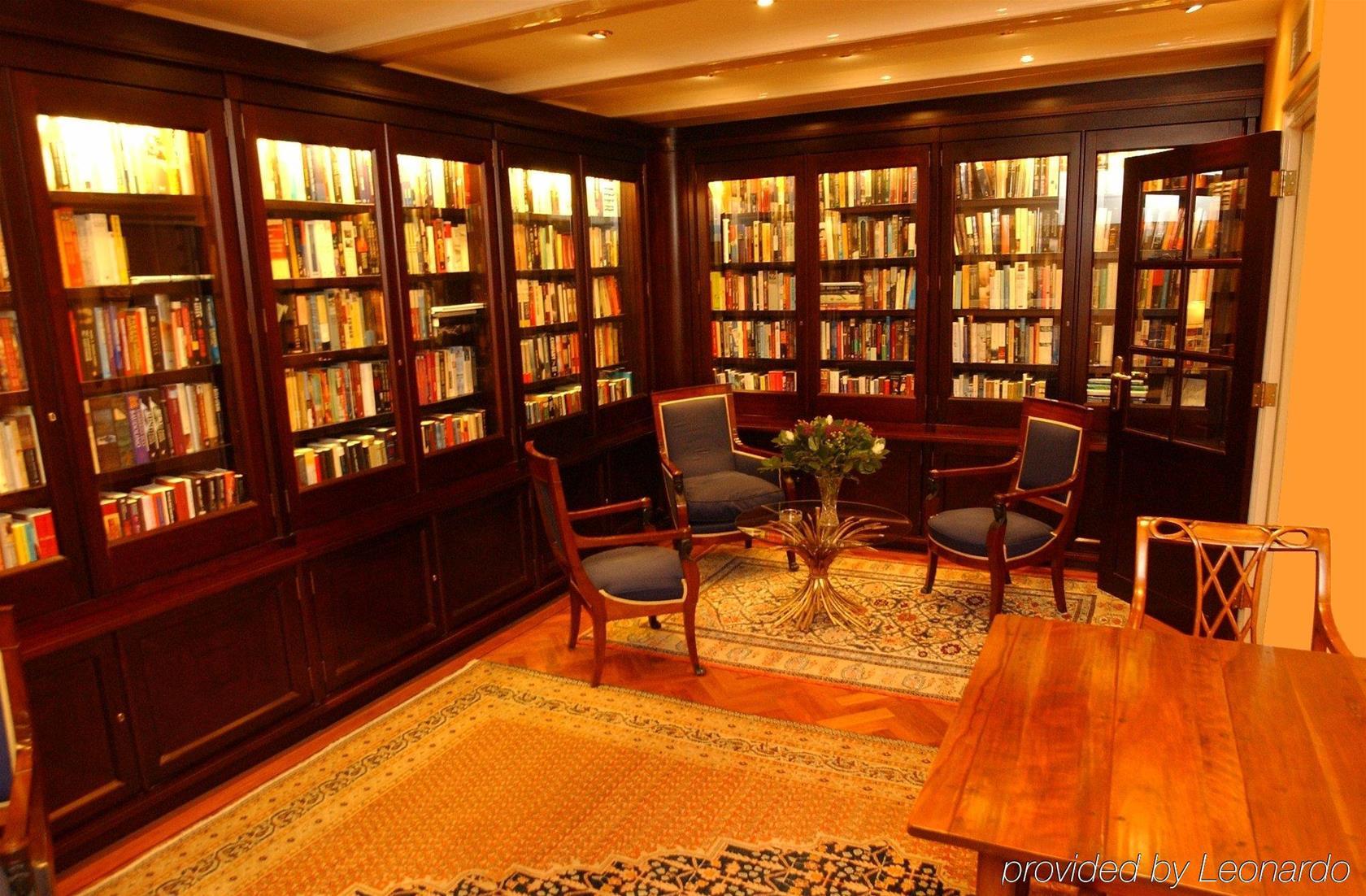 Vista Lobby Ambassade Hotel
