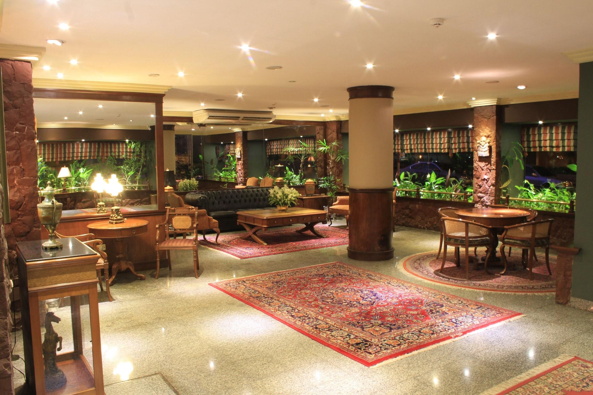 Vista Lobby Premier Hill