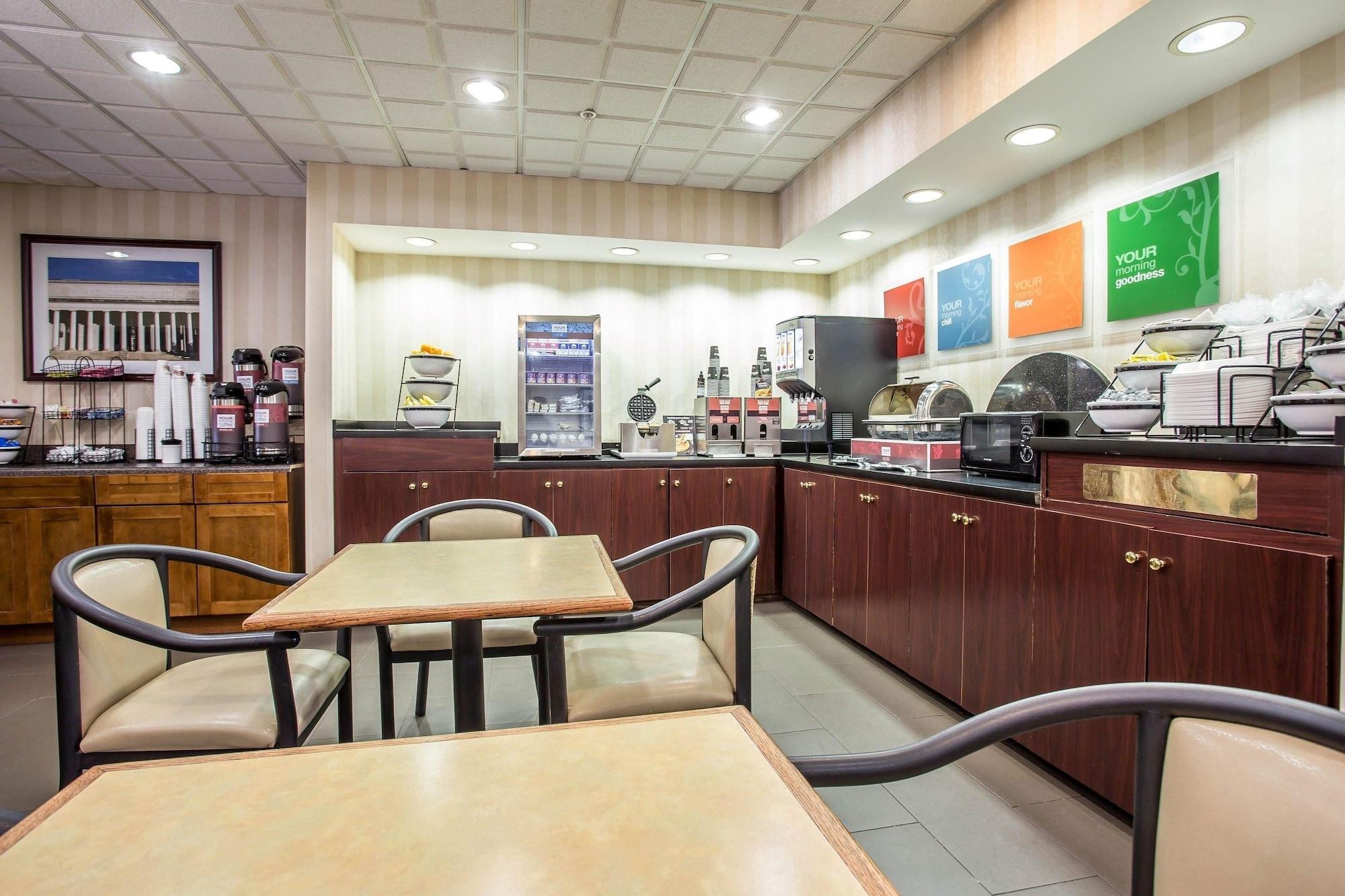 Restaurant Comfort Inn & Suites Ft. Jackson Maingate