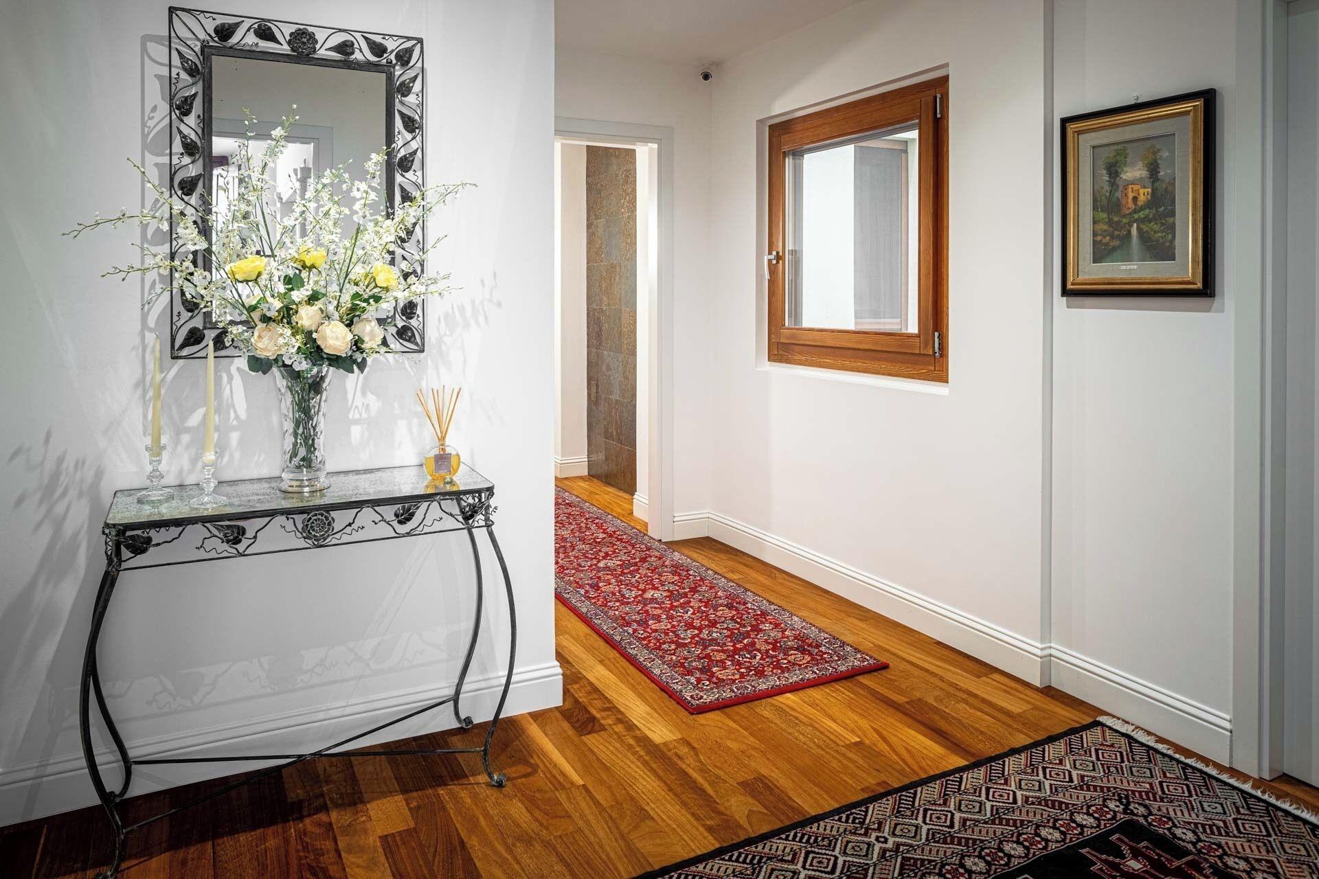 Vista Lobby Marcus Suite