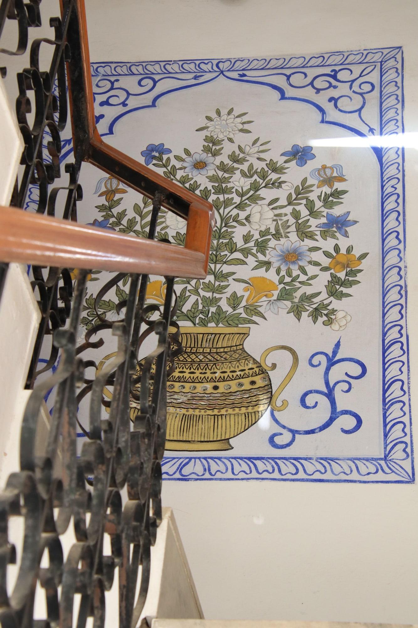 Varios Shahar Palace