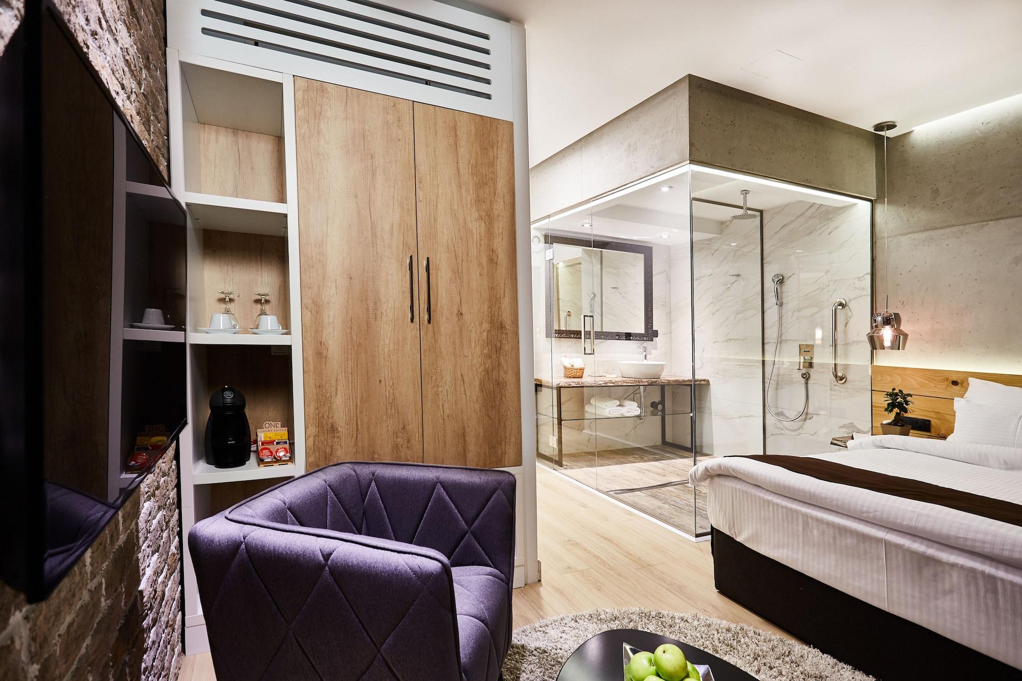 Set de Habitación One Luxury Suites