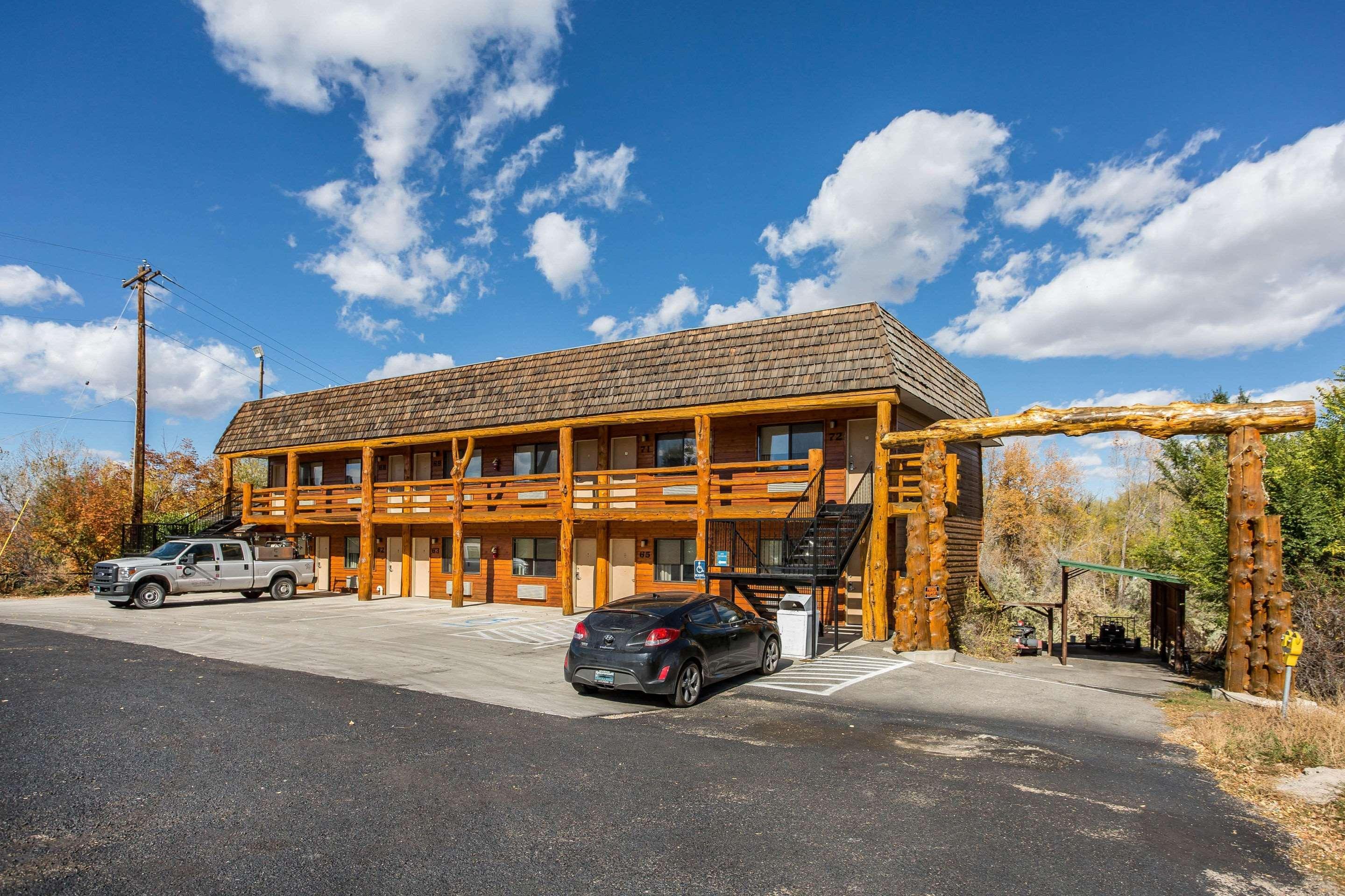 Vista Exterior Rodeway Inn Pronghorn Lodge