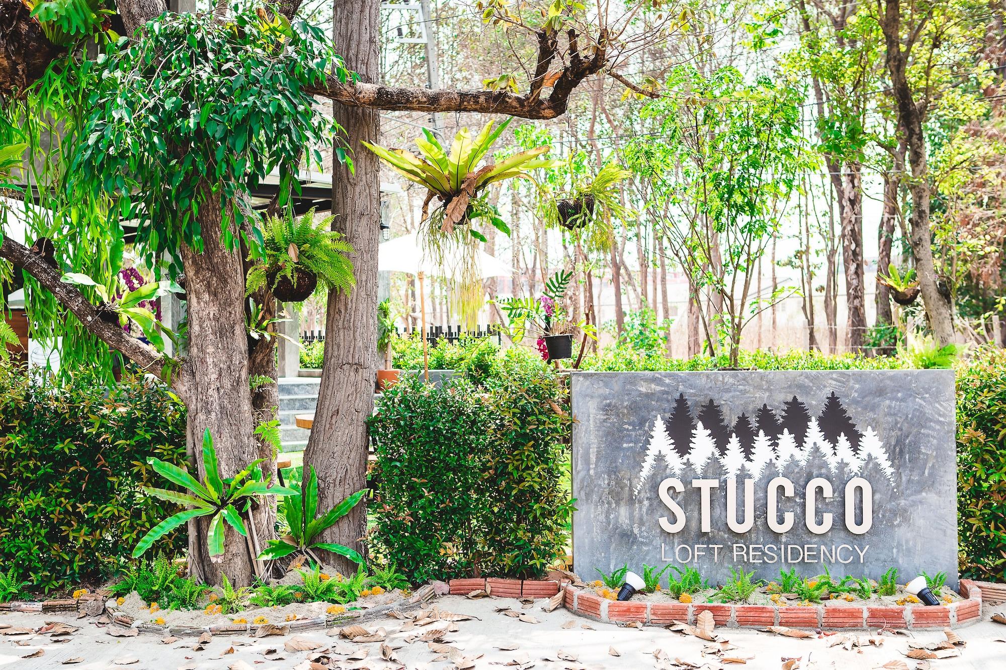 Vista Exterior Stucco Loft Residency