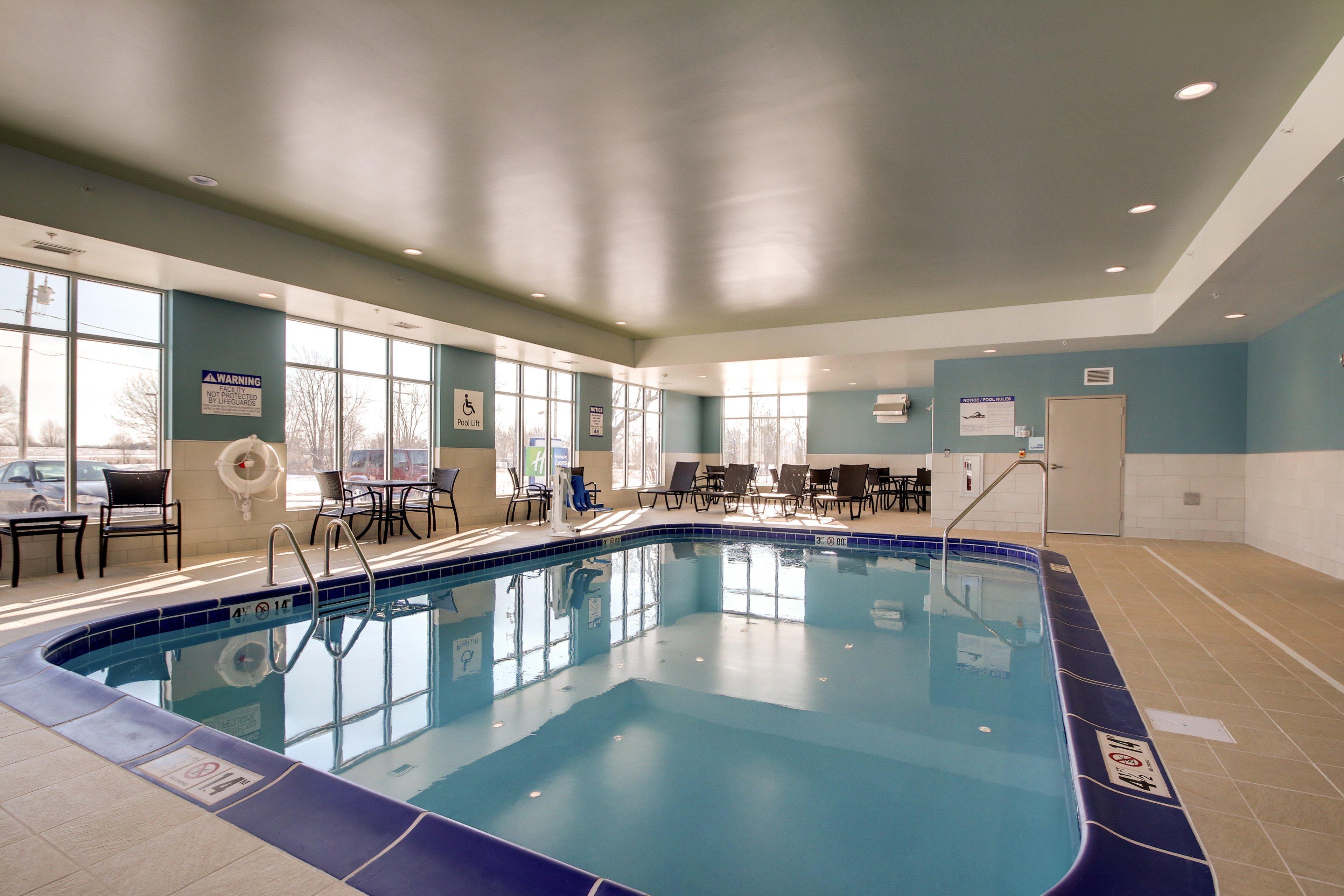 Vista Piscina Holiday Inn Express & Suites Galesburg by IHG