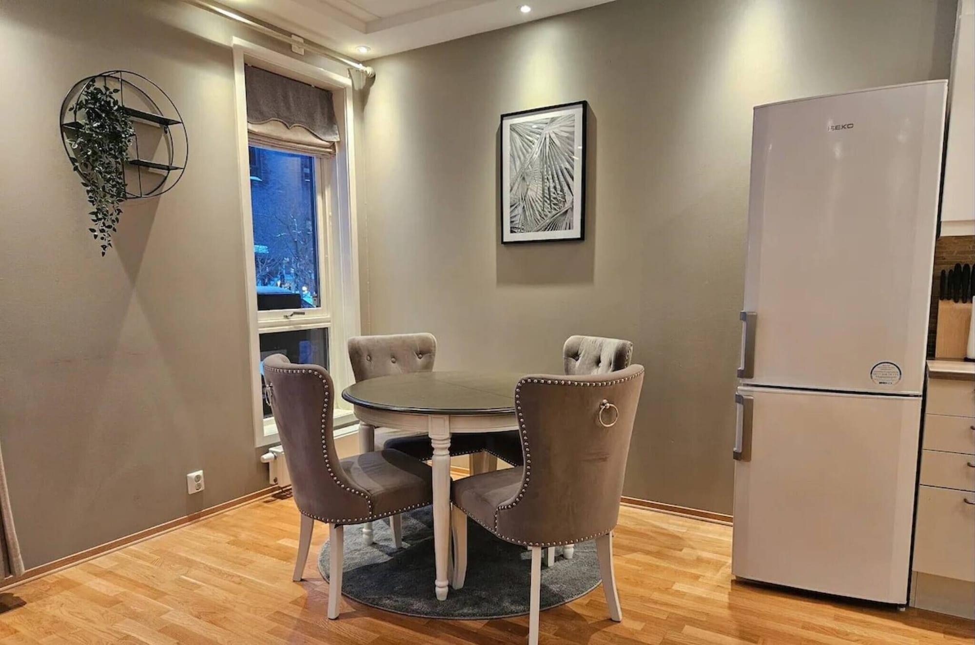 Restaurant Room in Apartment - Waterfront Suite Super Kingbed With Terrace And TV