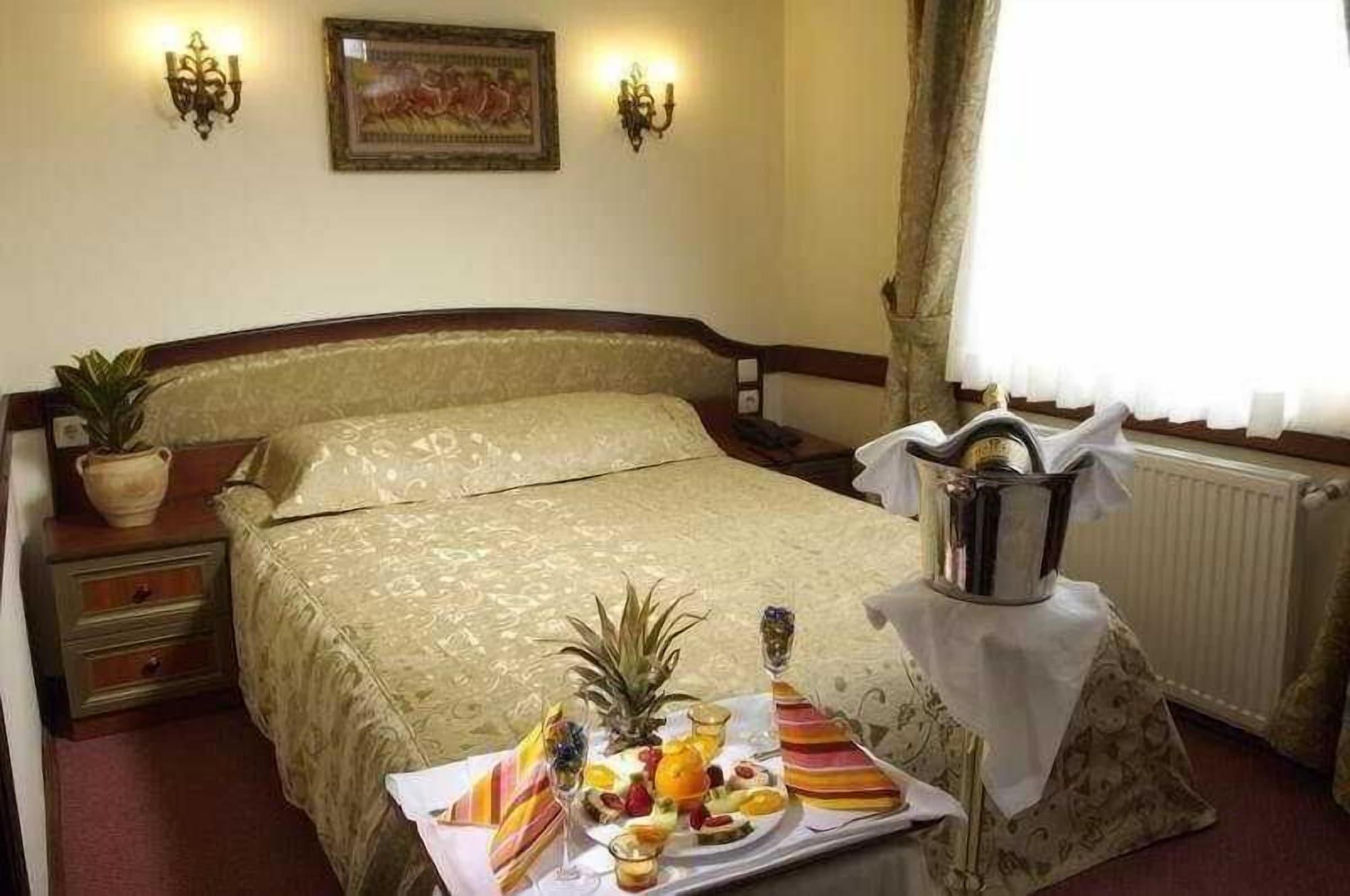 Habitación Adora Hotel