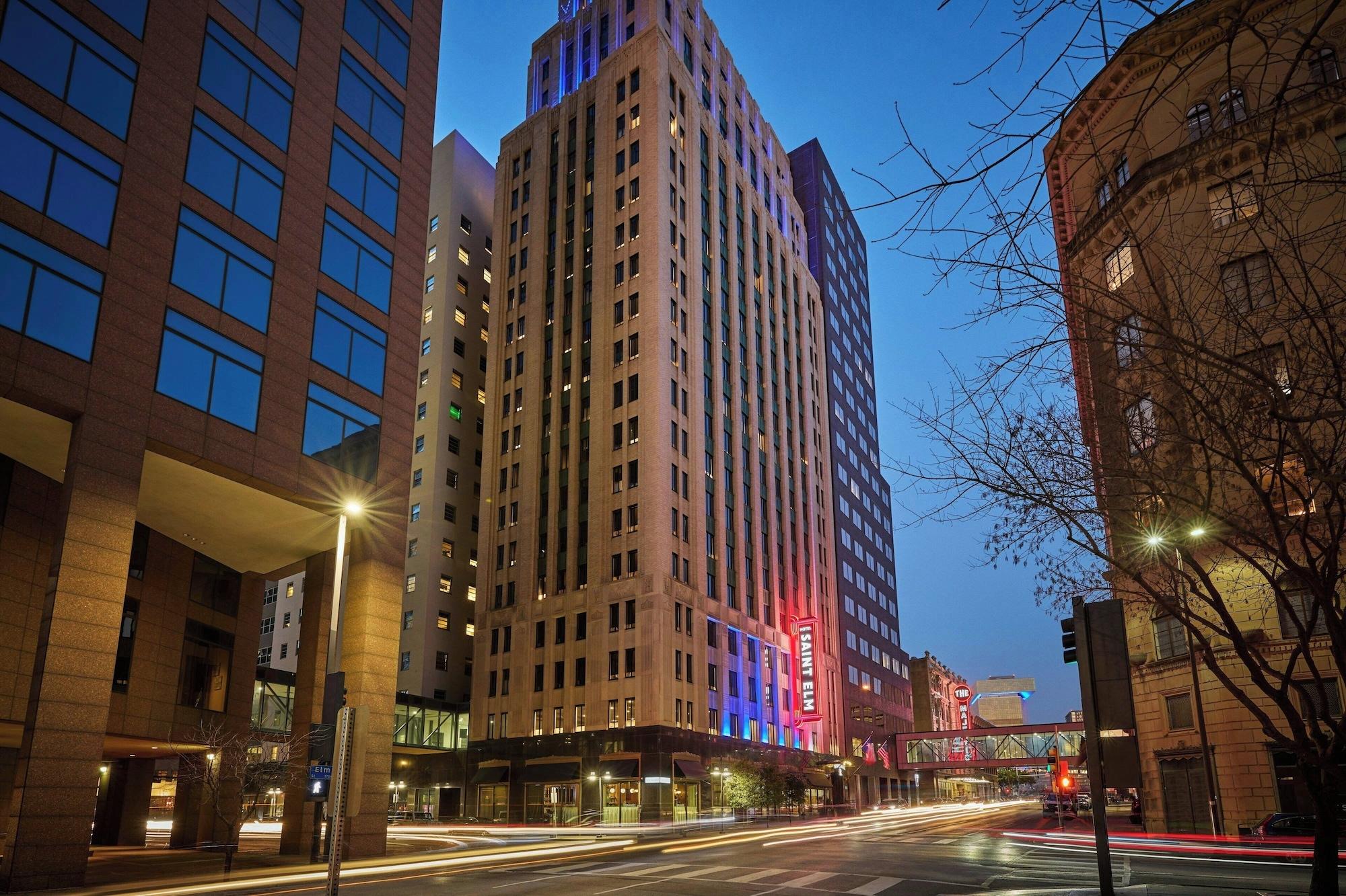 Vista Exterior Renaissance Saint Elm Dallas Downtown Hotel