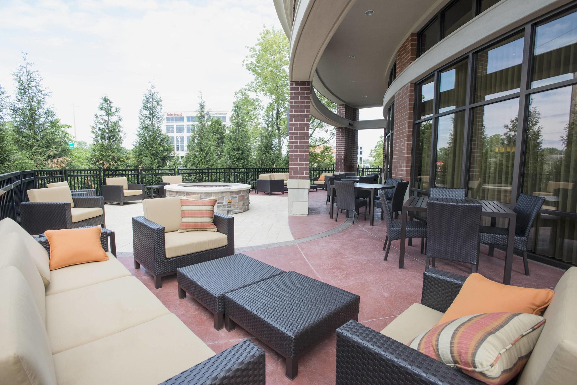 Vista Exterior Courtyard Cincinnati Midtown/Rookwood