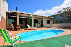 Alquiler Temporario - Casa c/ Piscina a 250m da Praia da Pinheira PLH006
