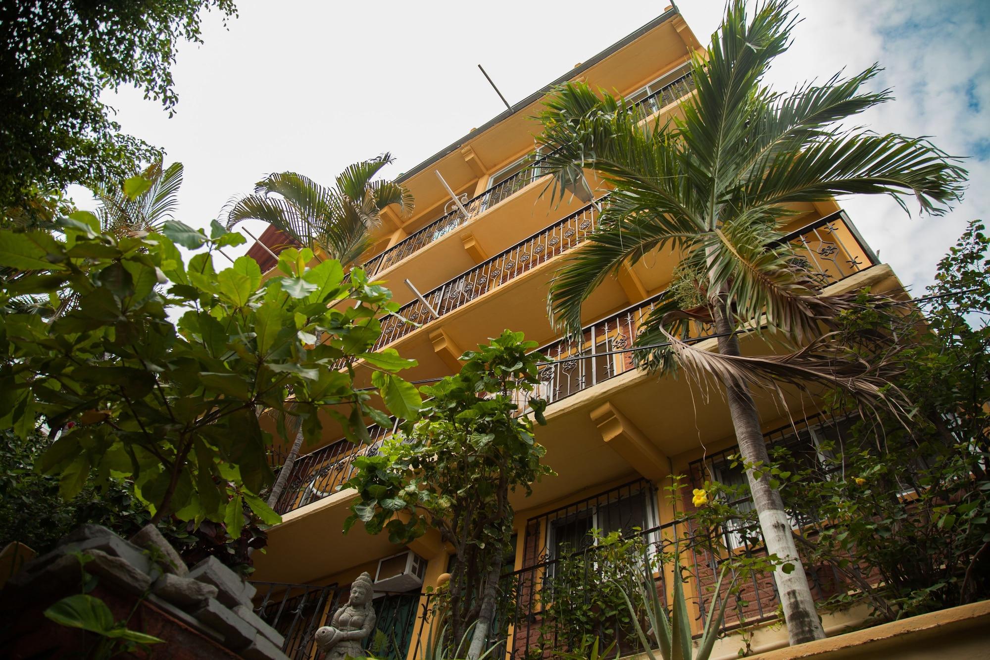 Vista Exterior Hostal Vallarta Suites