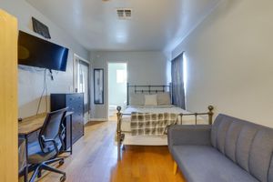 Alquiler Vacacional - Cozy Mesa Vacation Rental w/ Shared Yard & Hot Tub