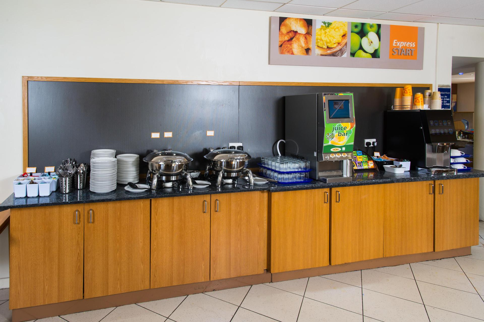 Restaurant Holiday Inn Express Manchester East by IHG