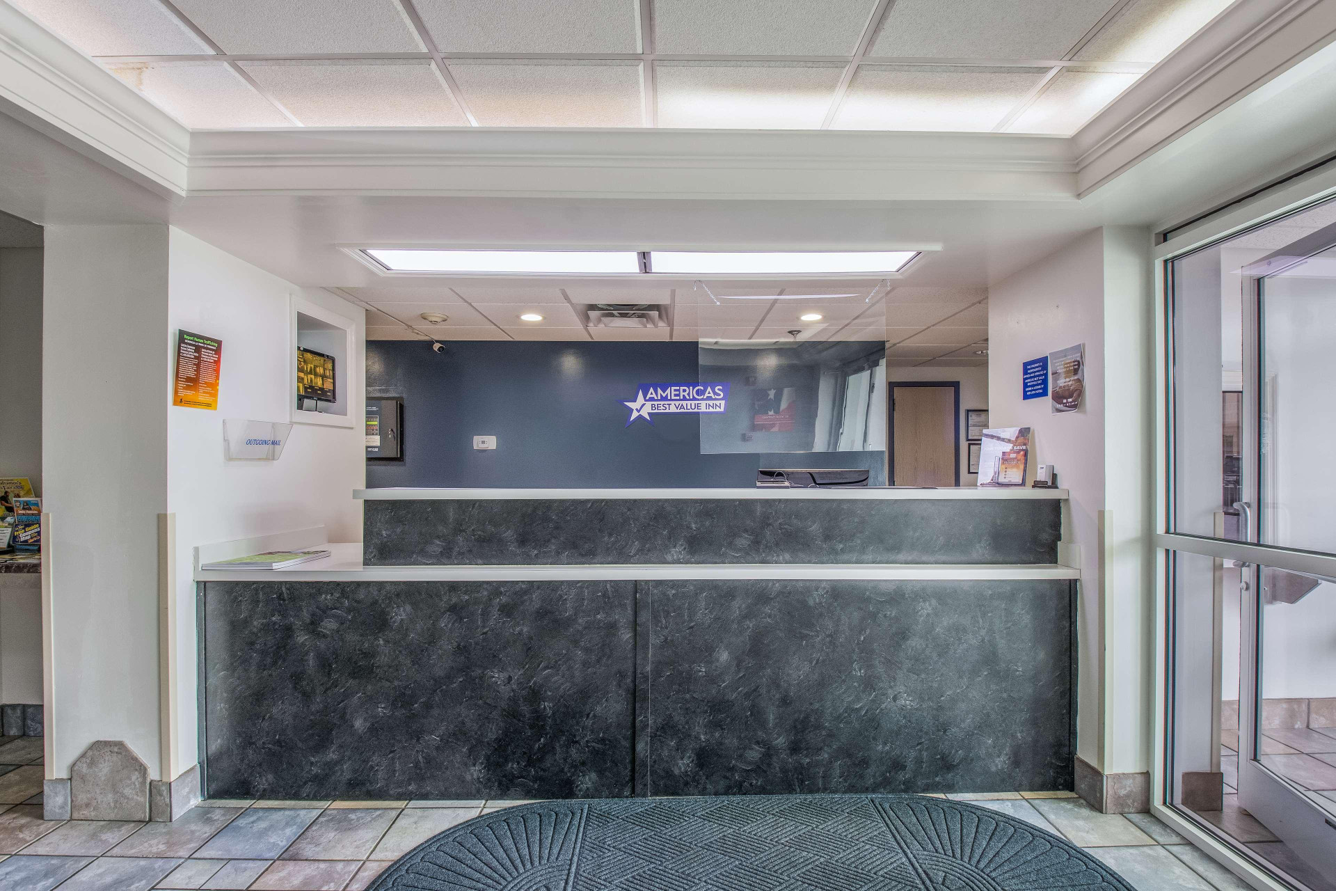 Vista Lobby Americas Best Value Inn - Knoxville East