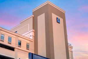 Alojamiento - Four Points by Sheraton Newark Airport