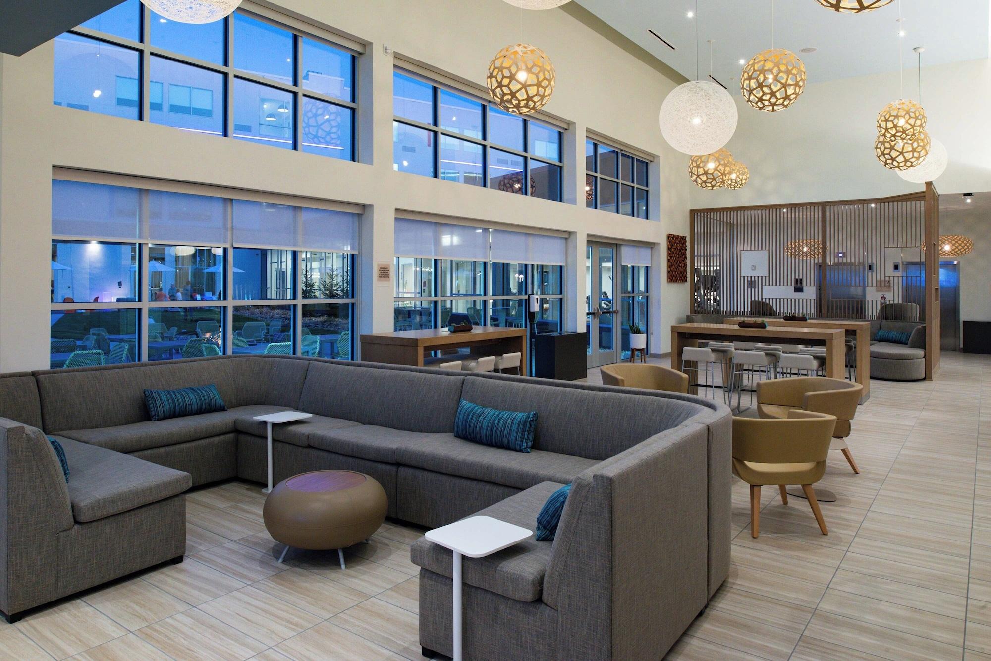 Vista Lobby Element North Kansas City